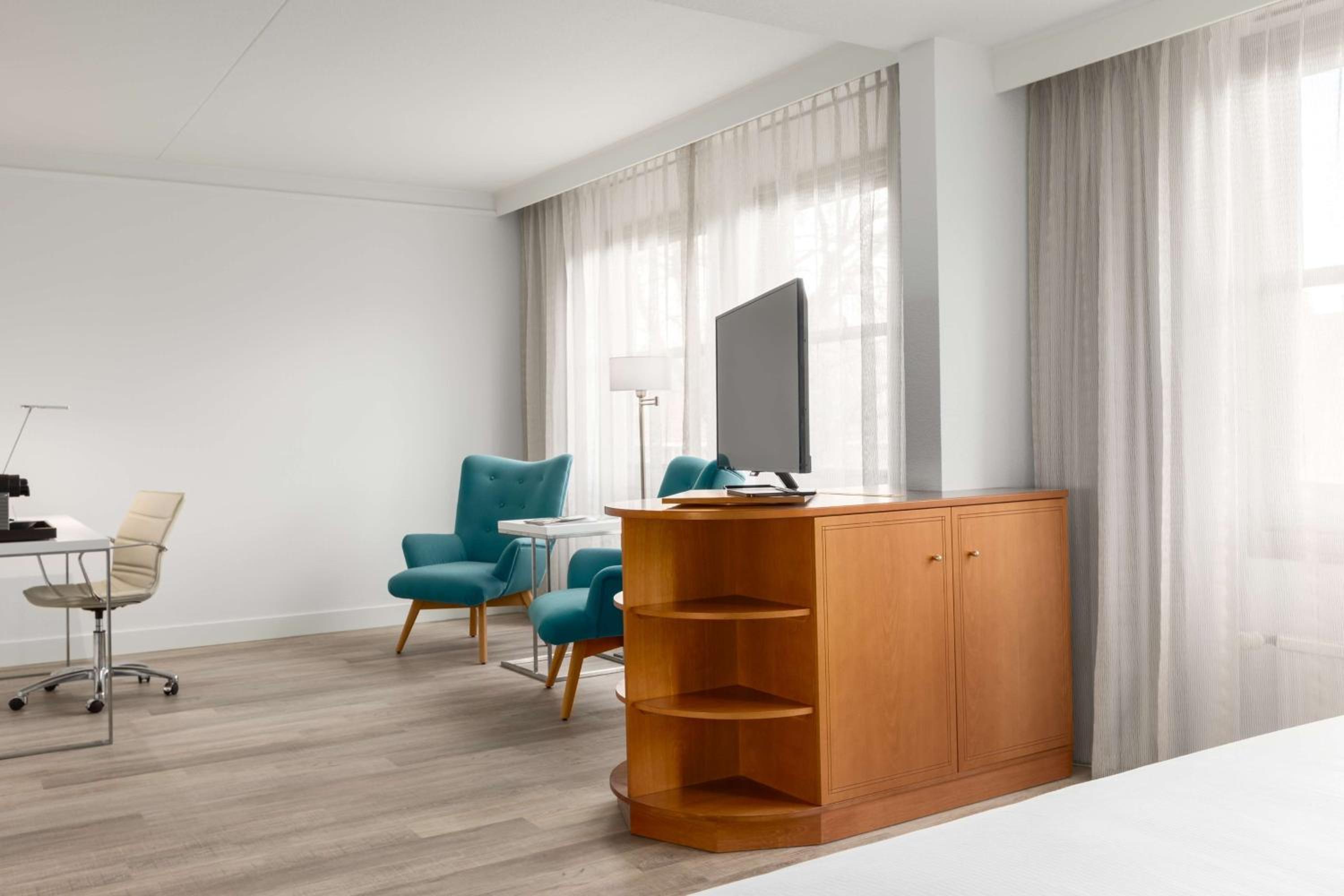 Junior Suite Extra Bed (2 Adults + 1 Child) - Photo 6