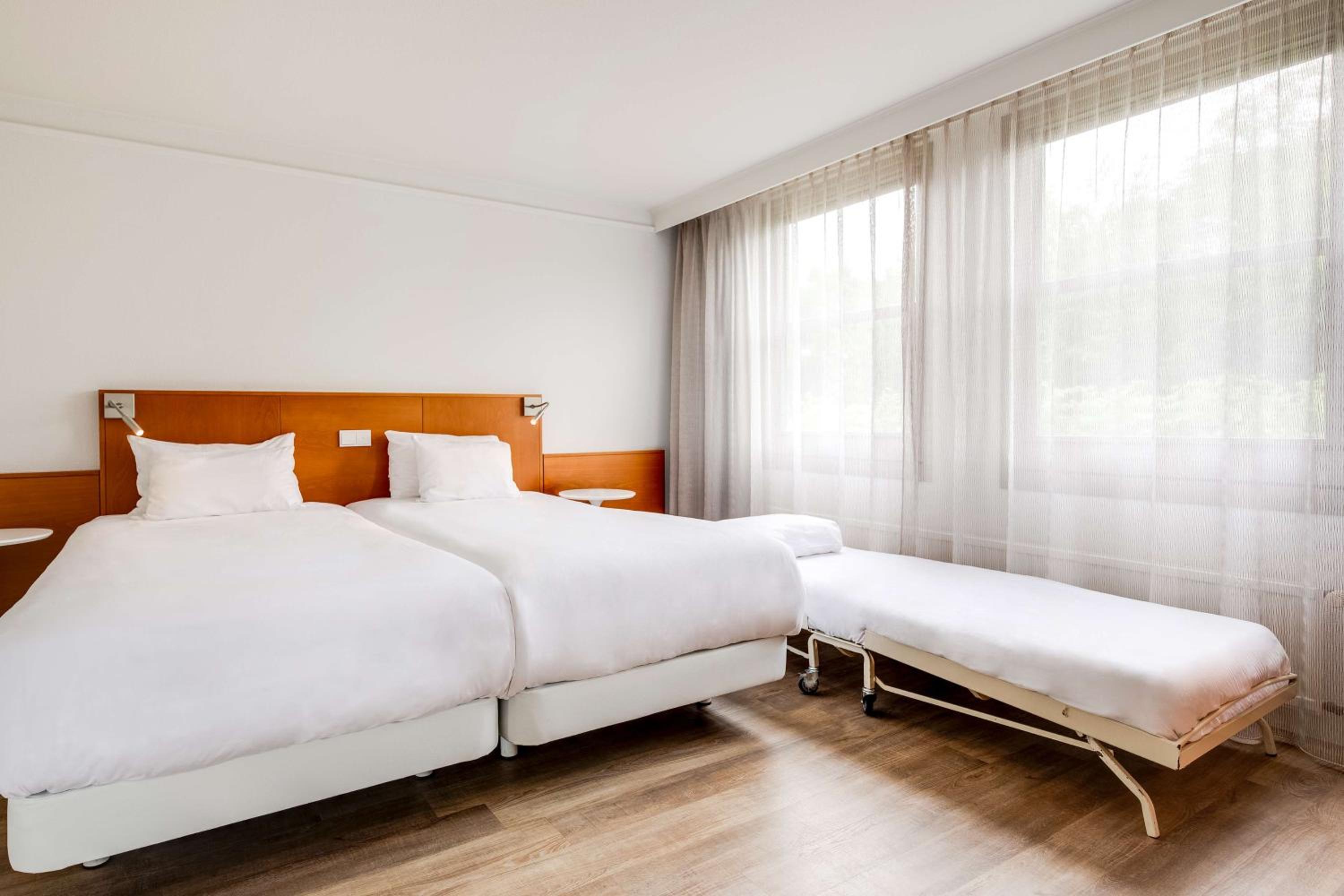 Junior Suite Extra Bed (2 Adults + 1 Child) - Photo 9