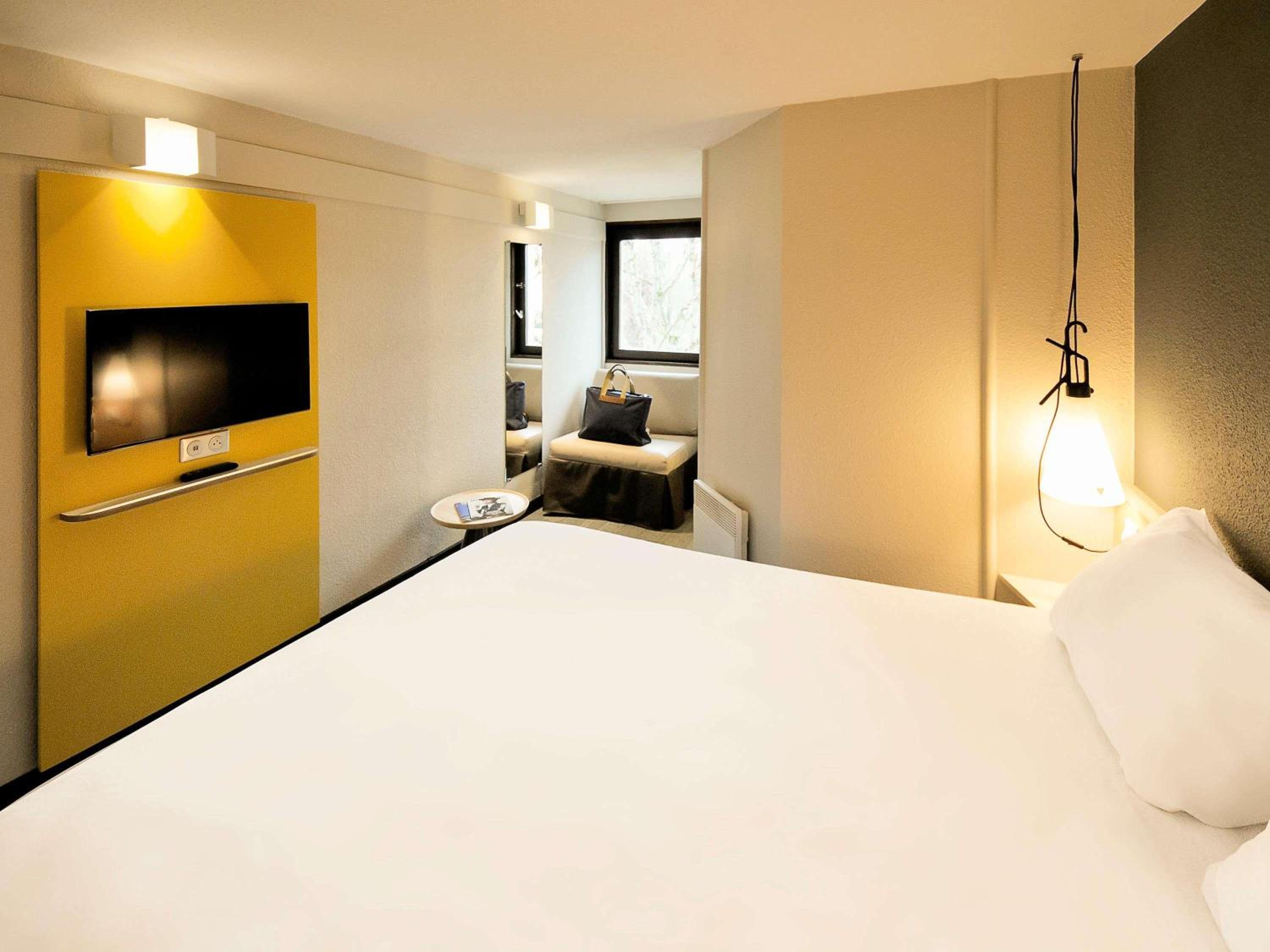 Standard Room with One Double Bed and One Single Bed photo 3
