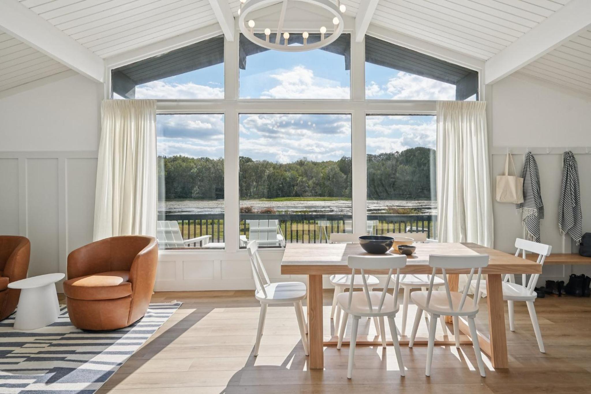 Two-Bedroom Deluxe Apartment with Balcony