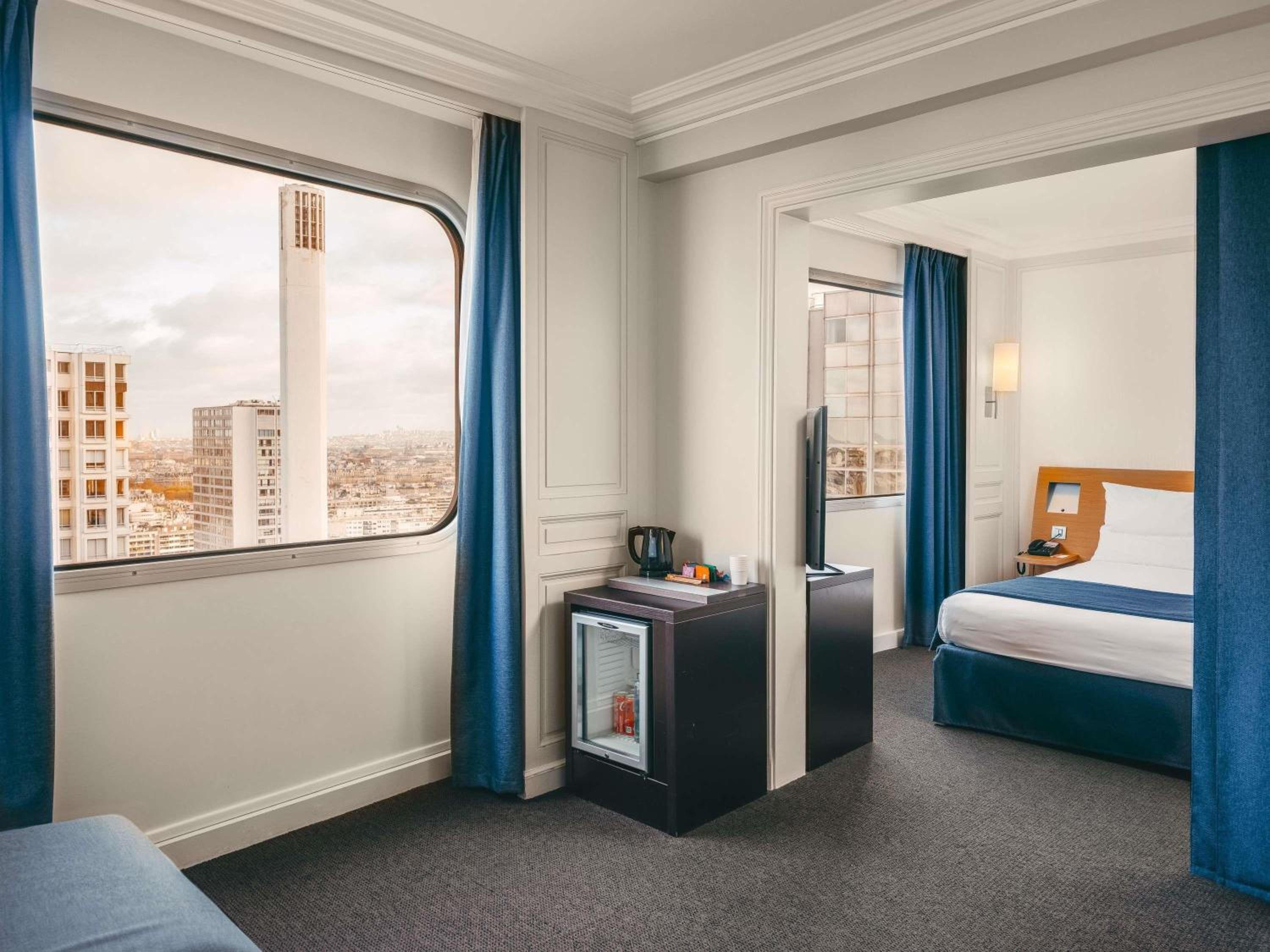 Junior Suite with One Queen Bed and Sofa