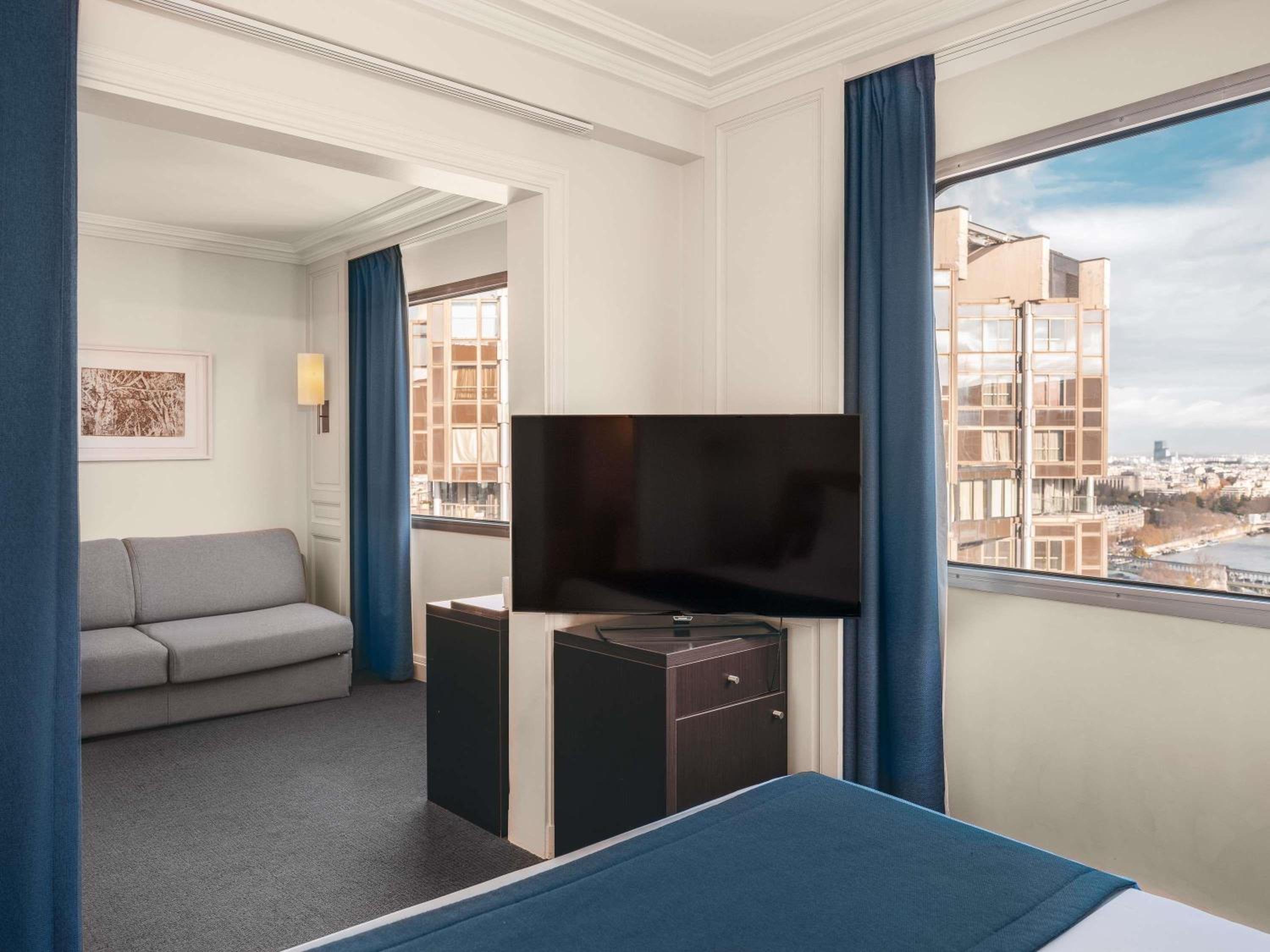 Junior Suite with One Queen Bed and Sofa