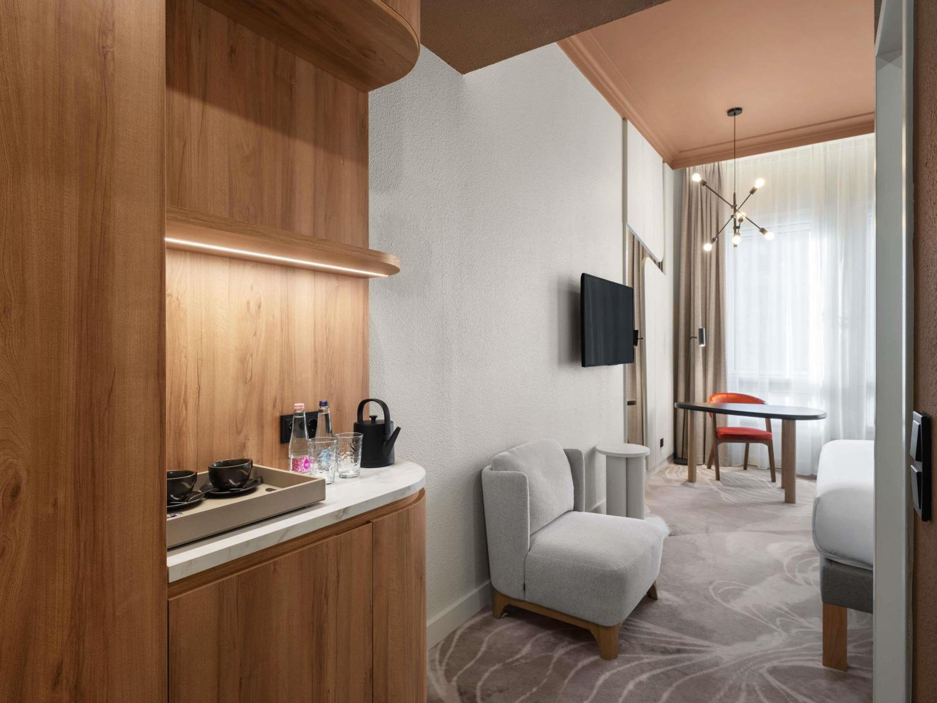 Superior Room with One Double Bed and Sofa Bed - Photo 3