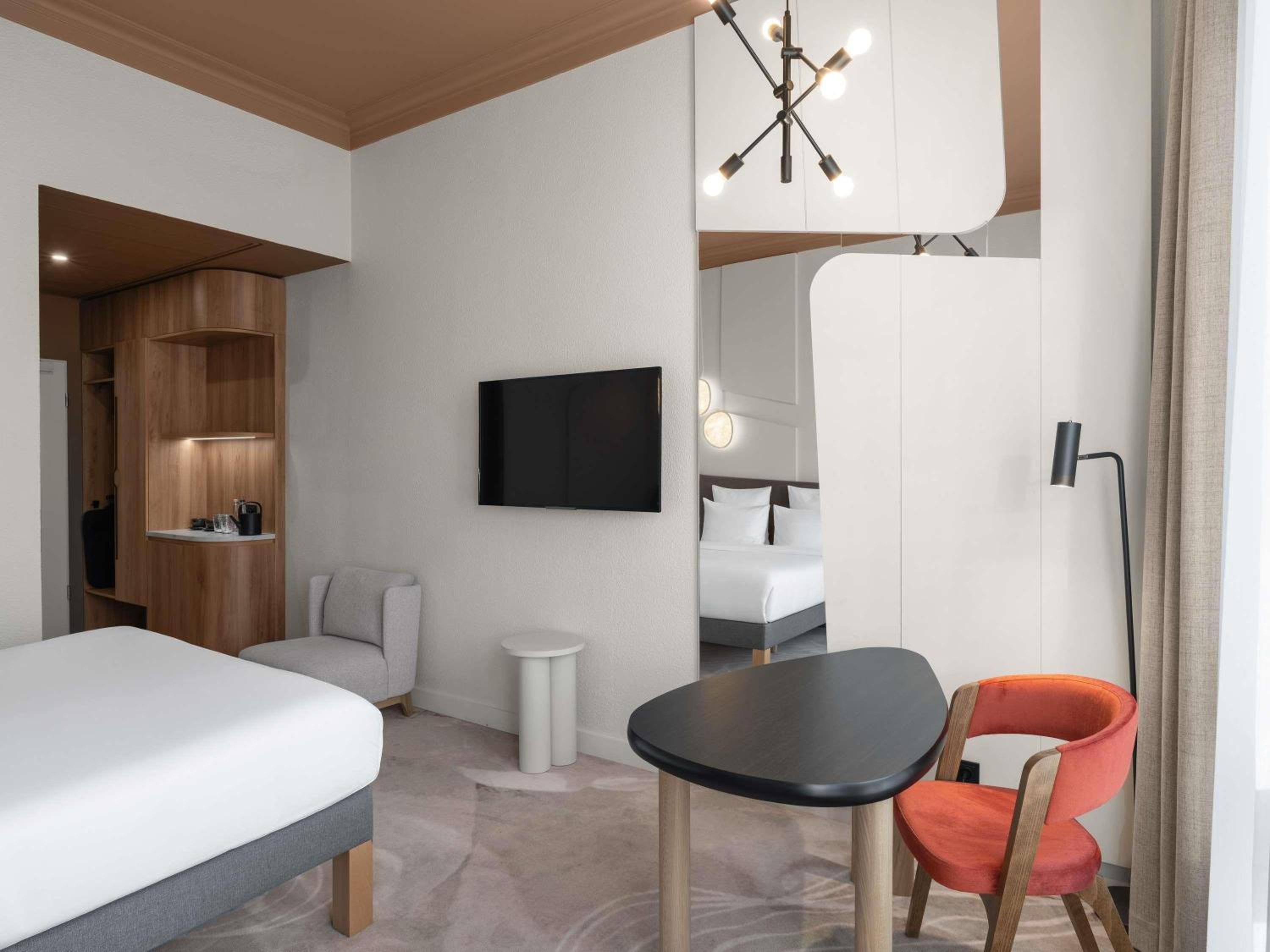 Superior Room with One Double Bed and Sofa Bed - Photo 6