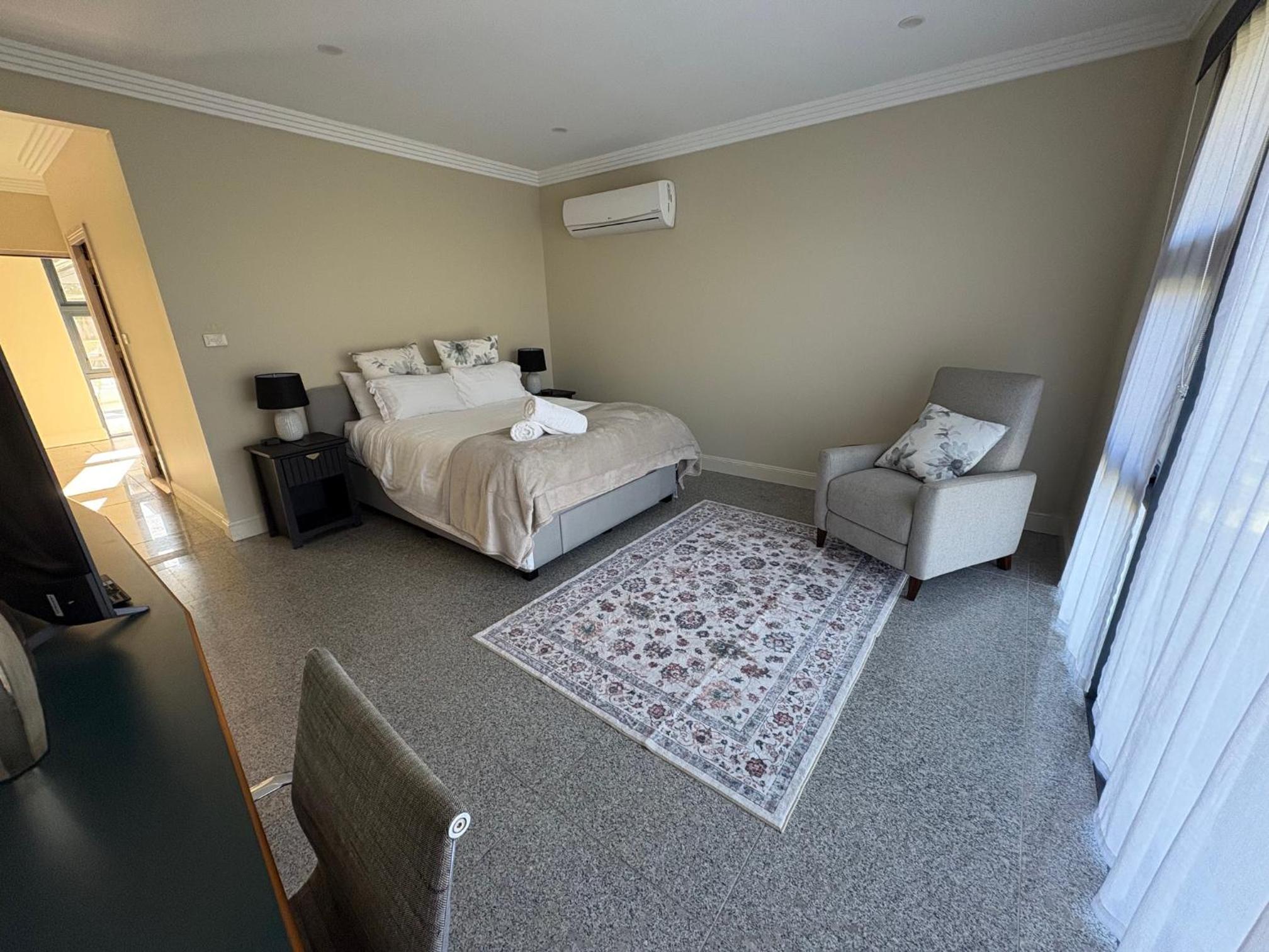 Deluxe Queen Suite