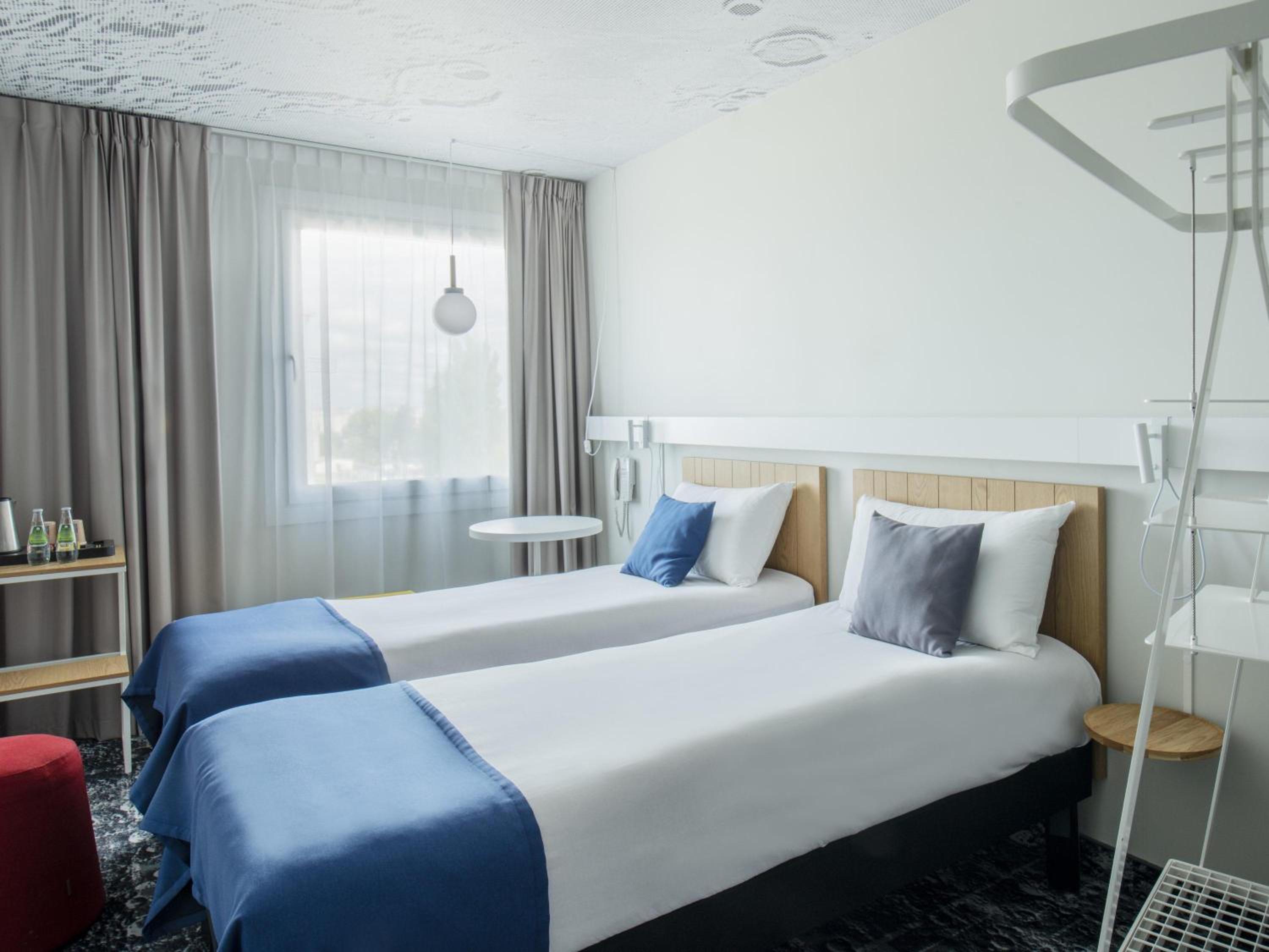 Premium Room with Two Single Beds - Photo 2
