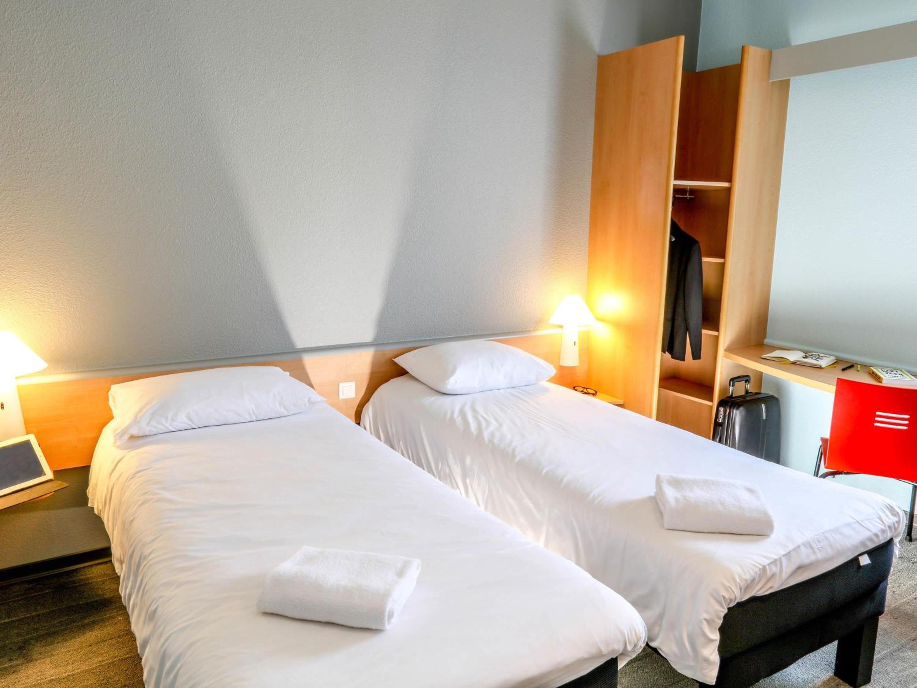 Standard Room with Two Single Beds - Photo 1