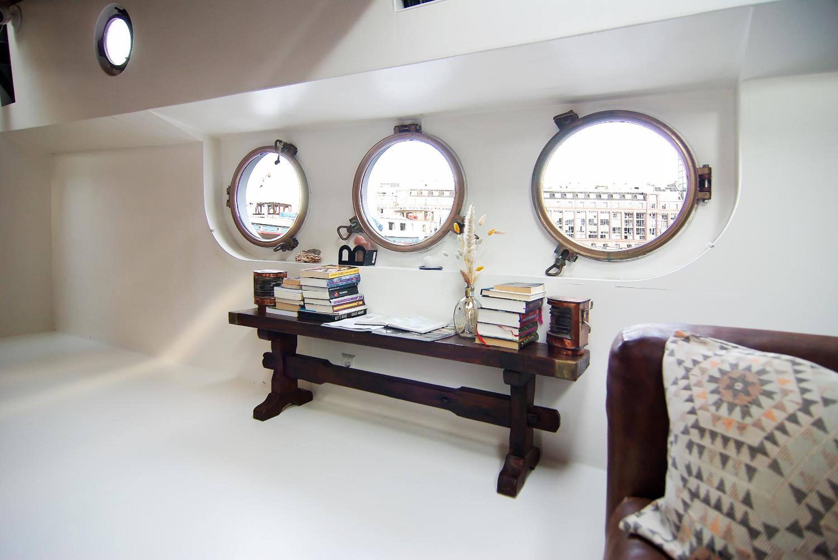 Deluxe King Studio photo 1