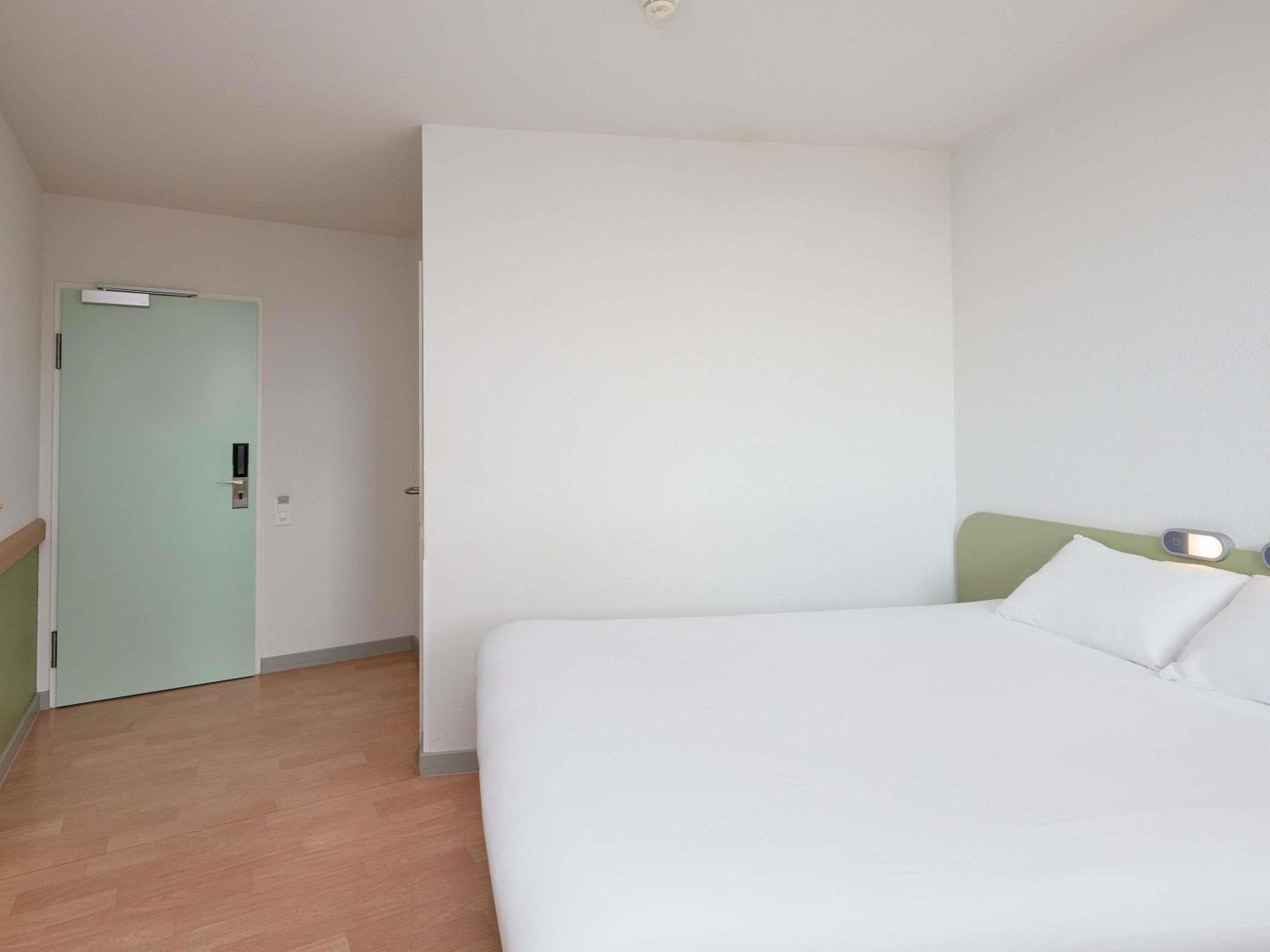 King Room - Wheelchair Accessible photo 2