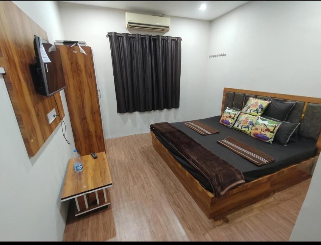 Deluxe Double Room (2 Adults + 1 Child)