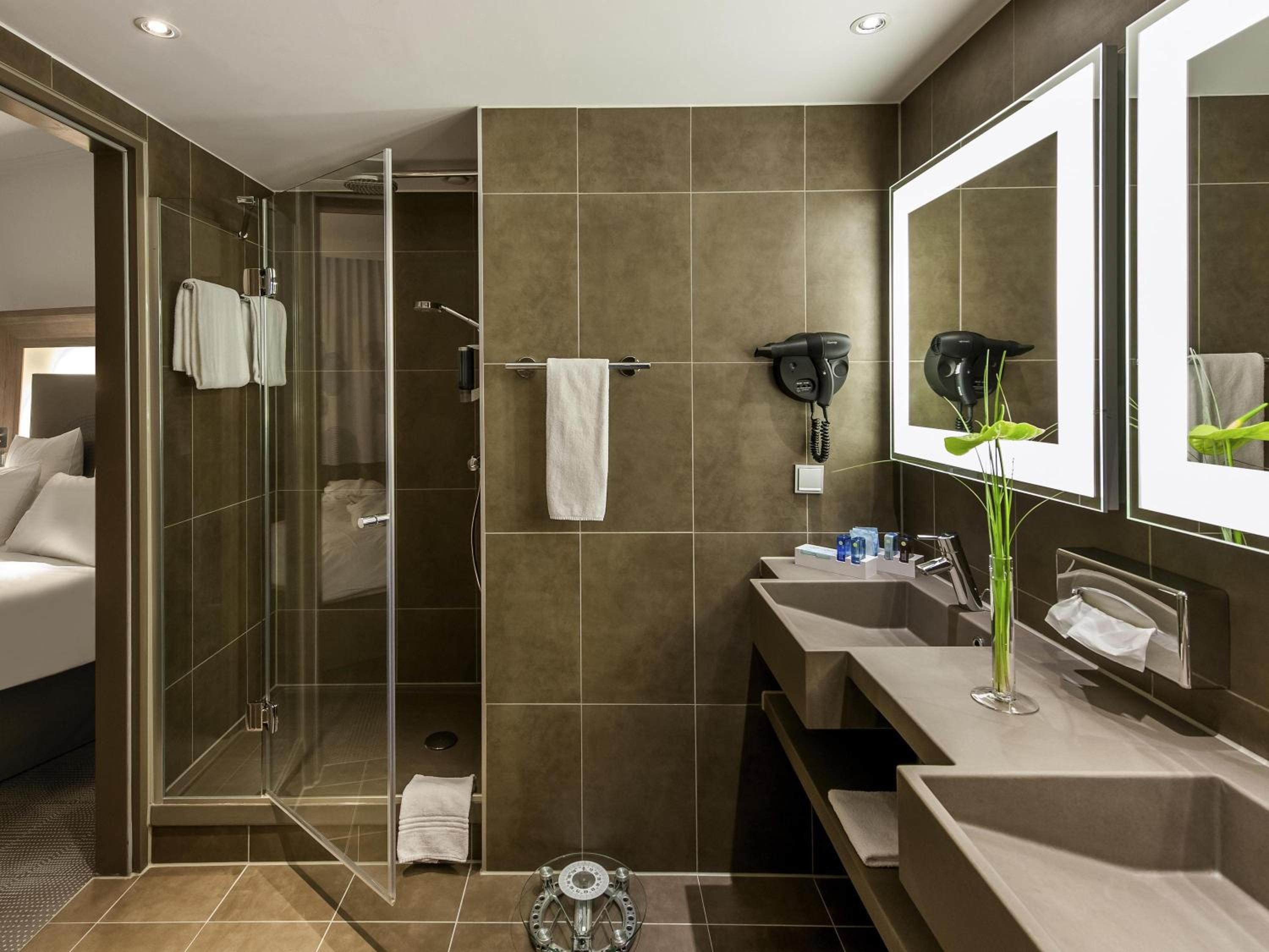 Suite with One Double Bed and Sofa Bed - Photo 3