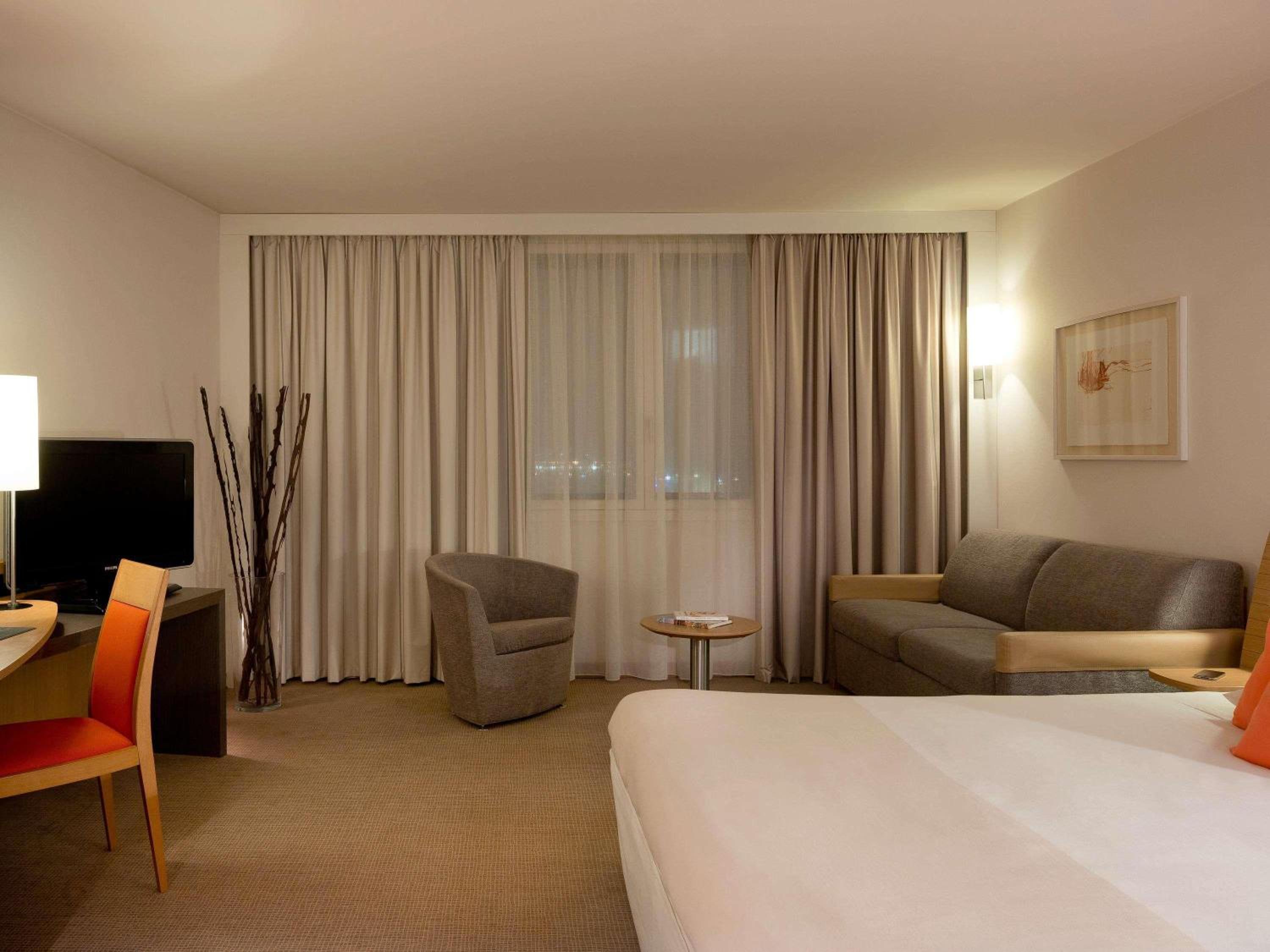 Junior Suite with Double Bed and Sofa Bed photo 1