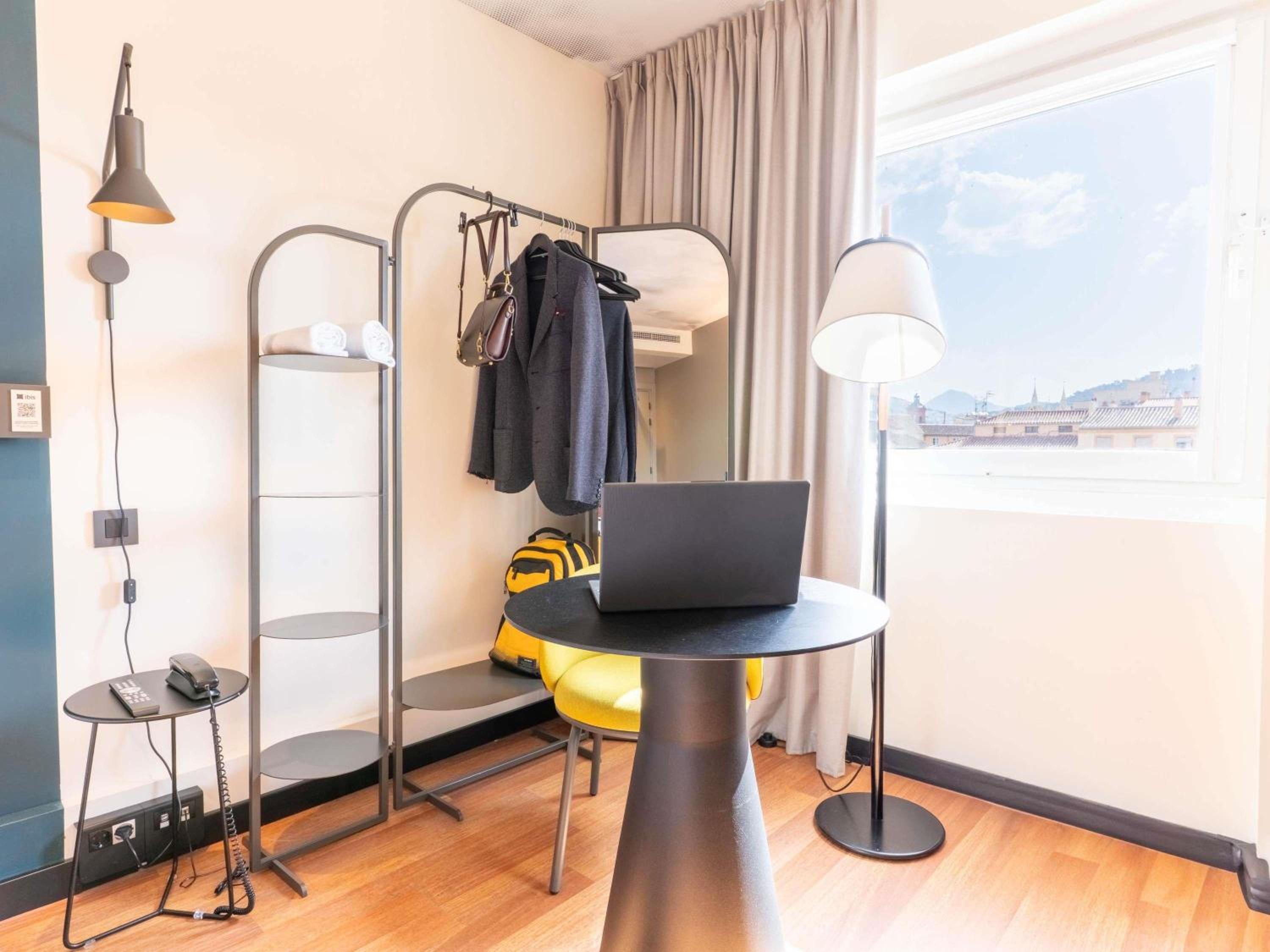 Executive Double Room thumbnail 5