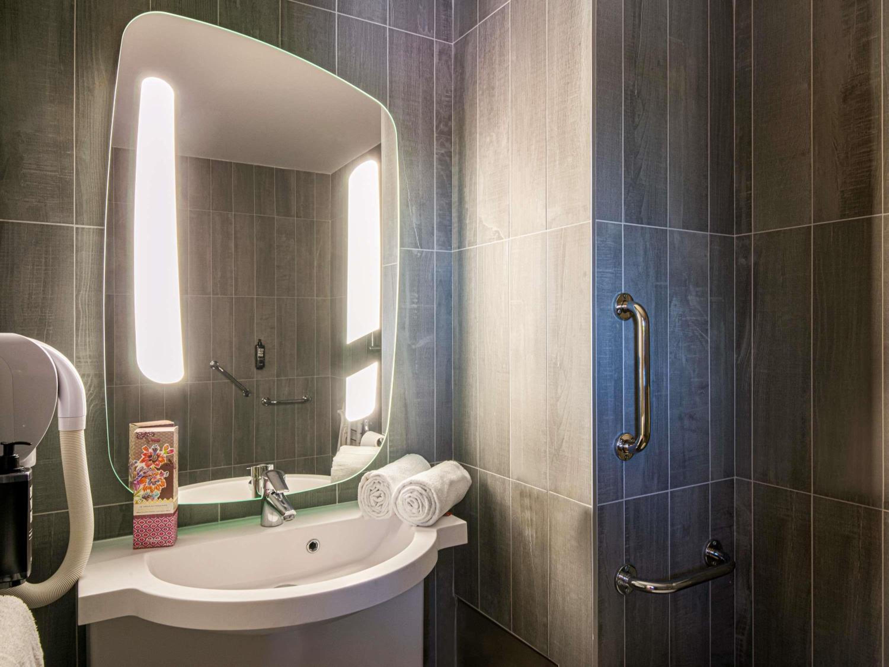 Double Room - Disability Access photo 2