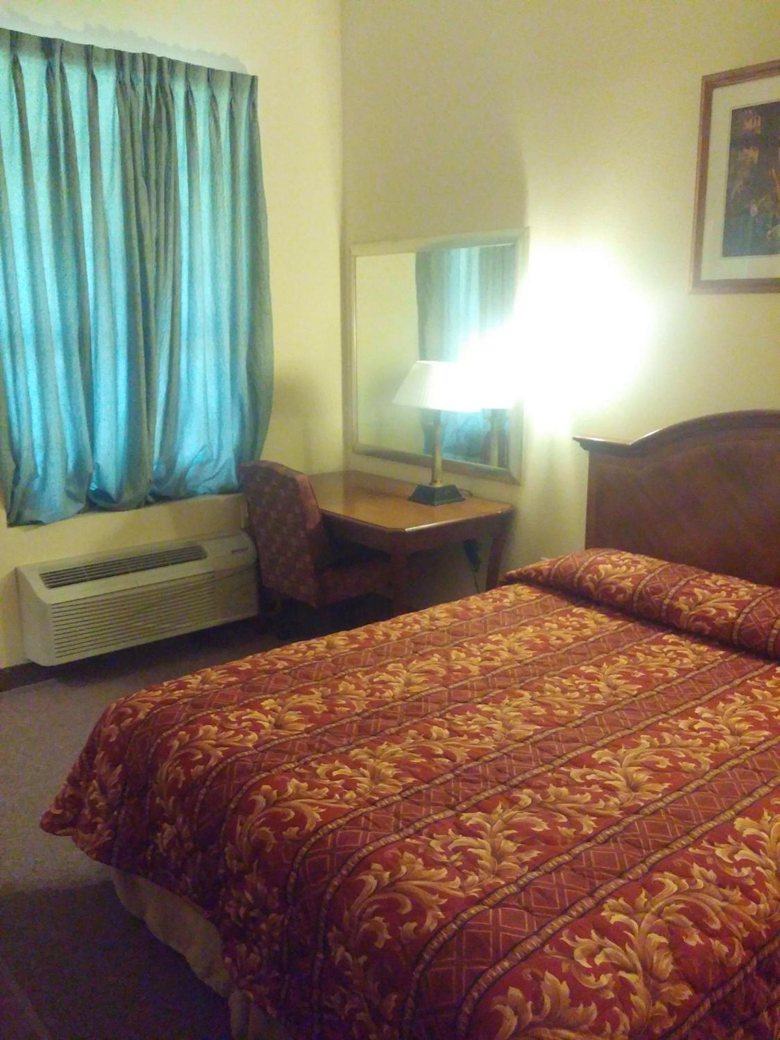 Standard Single Room with One Queen Bed photo 1