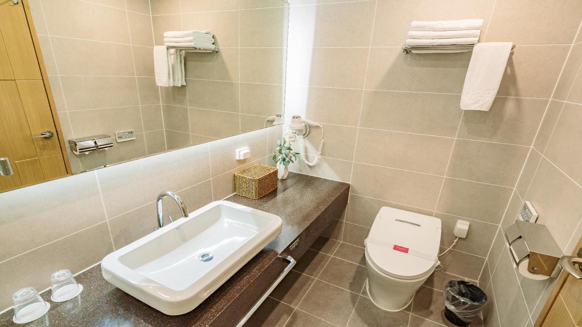 Premier Twin Room with Ocean View – Assigned at Check-In (Carpet or Ondol) - Photo 3