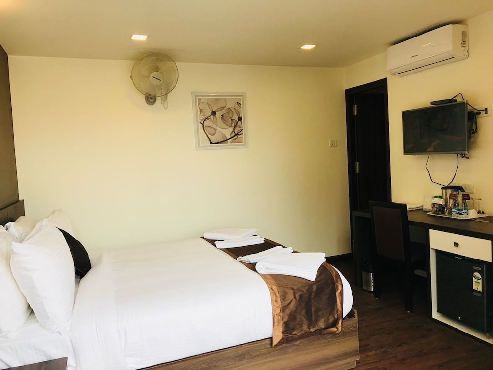 Deluxe Double Room, 1 King Bed, City View