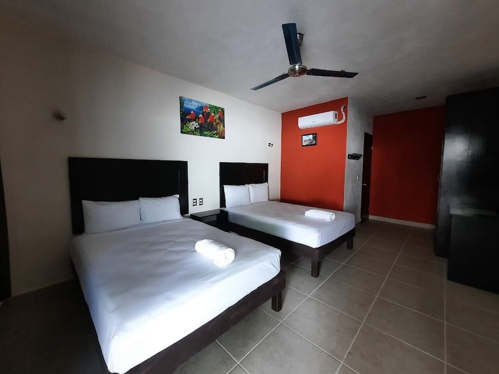 Family Studio Suite, 2 Queen Beds, Kitchenette, Garden View