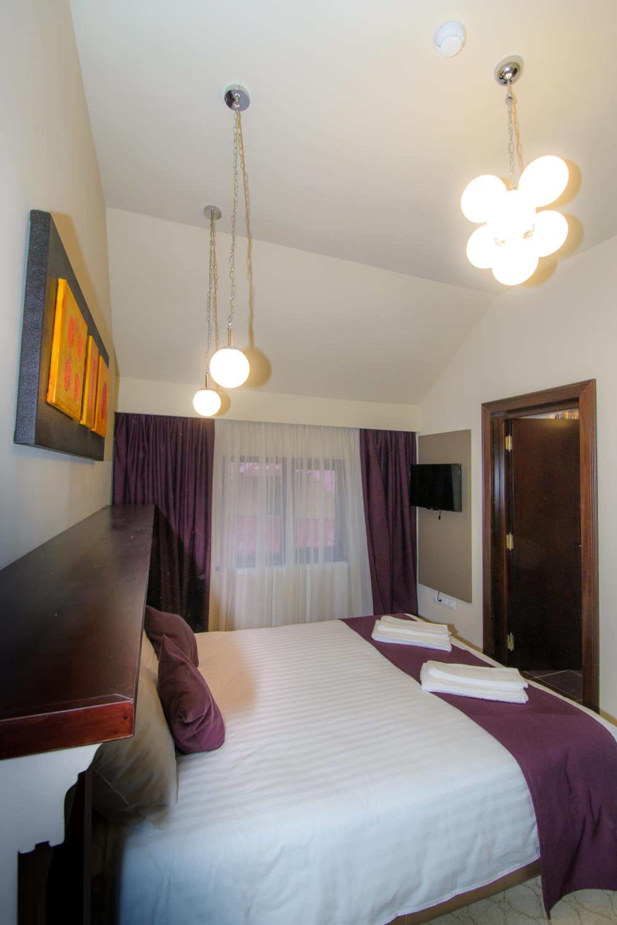 Double Room - Photo 8