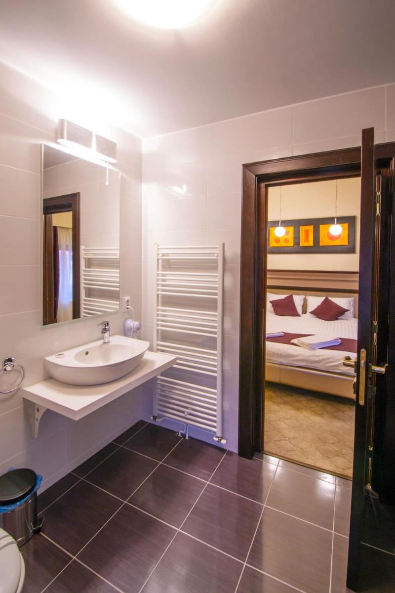 Double Room - Photo 3