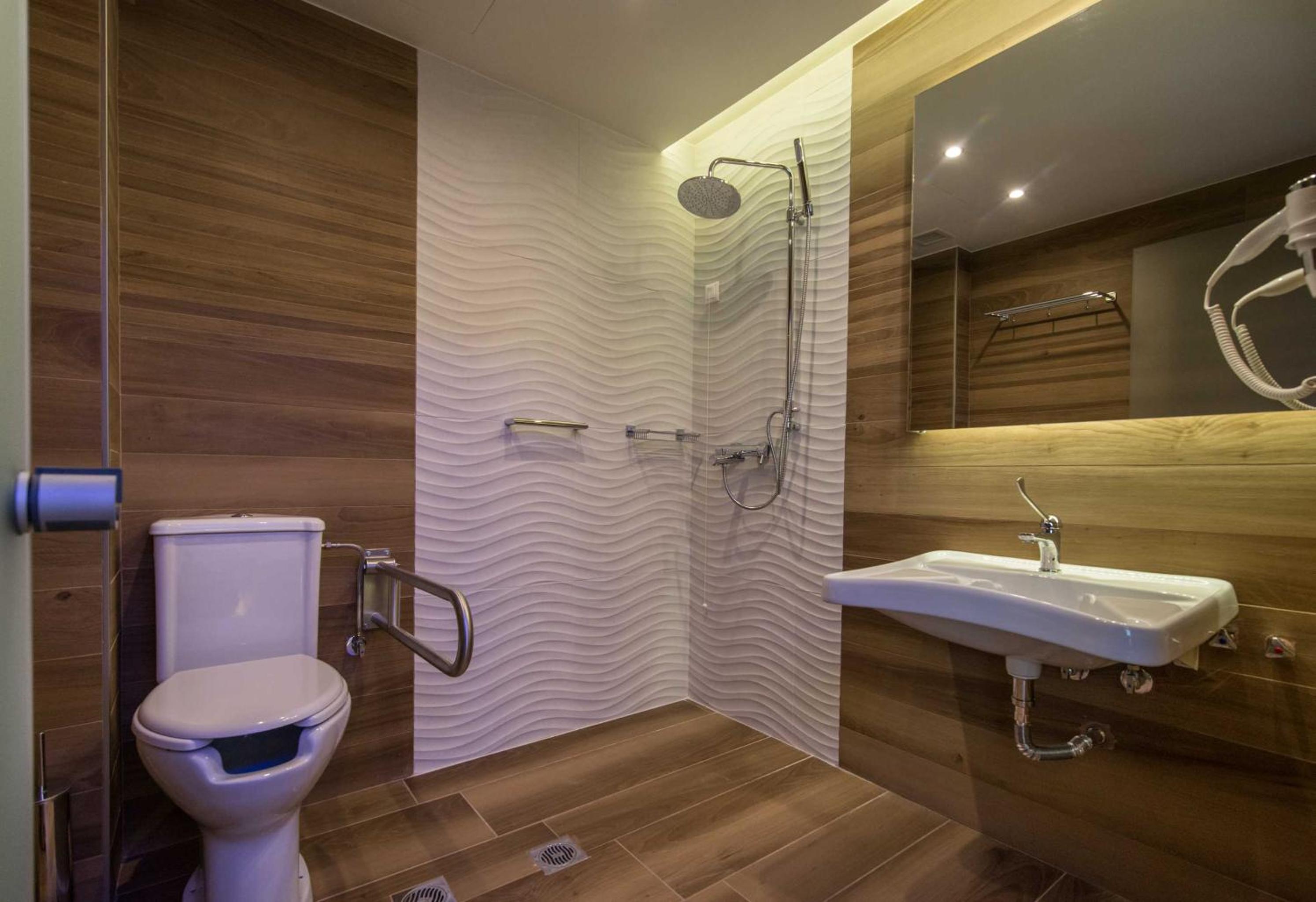 Double Room - Disability Access photo 3