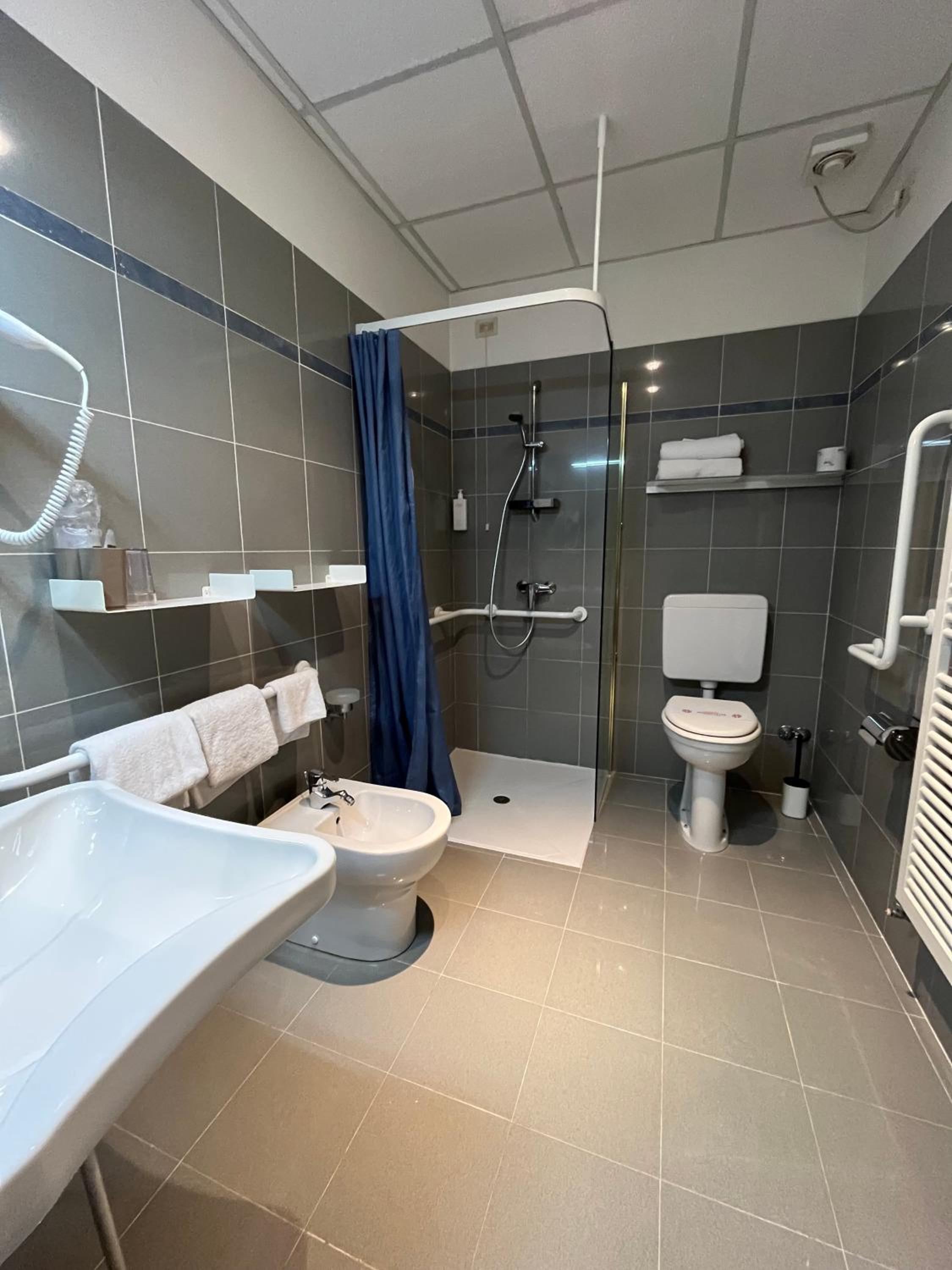 Double Room - Disability Access - Photo 2