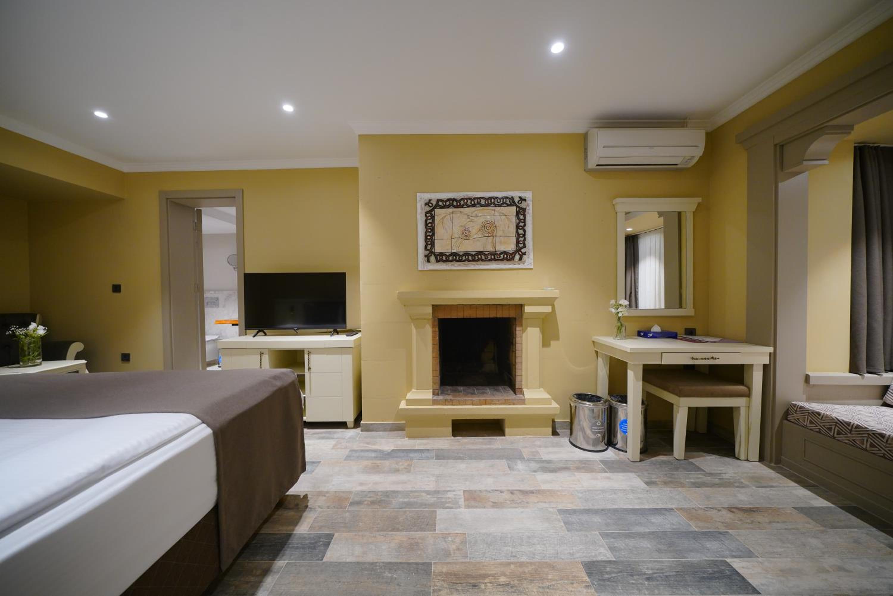 Suite with Garden View photo 1