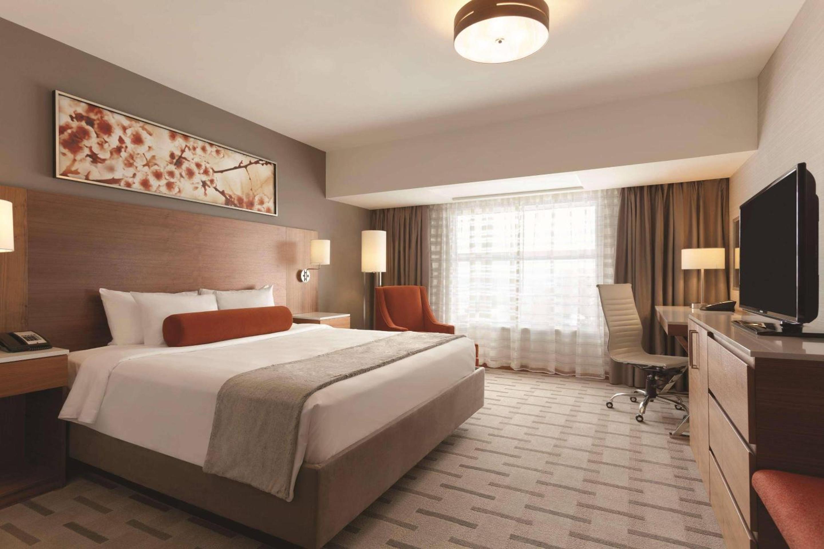 Queen Room with Roll-In Shower - Disability Access/Non Smoking