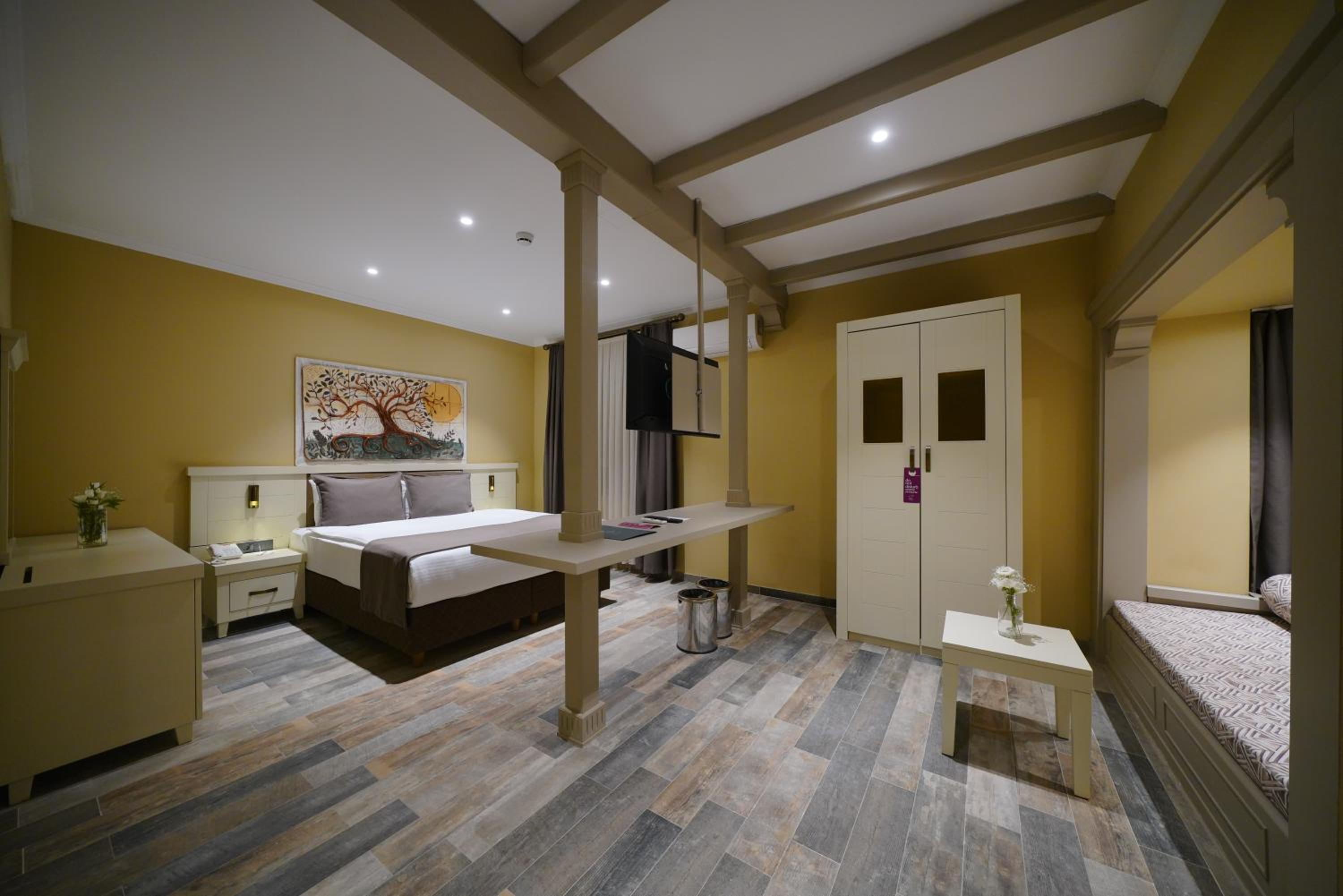Suite with Balcony photo 1
