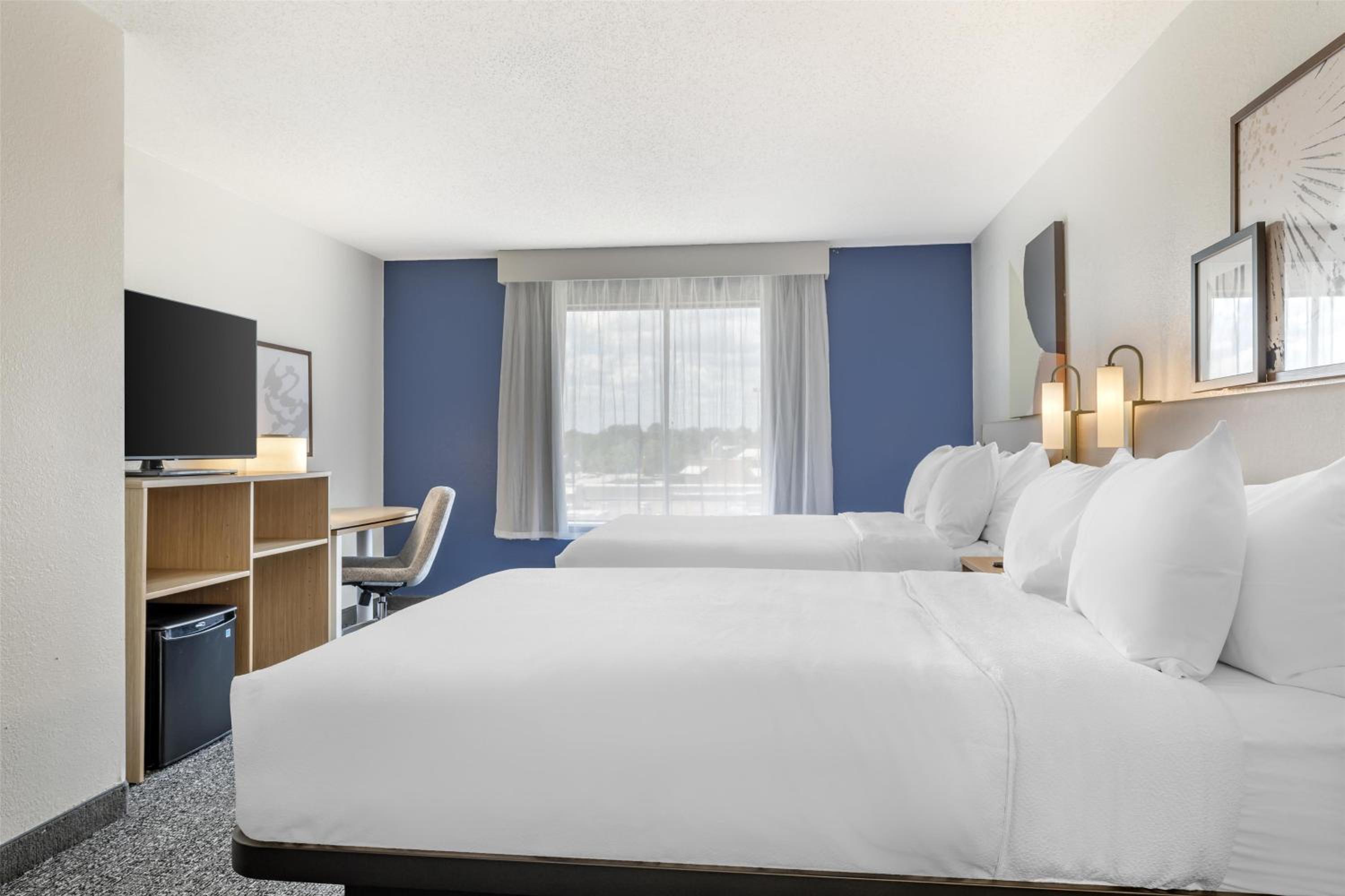 Queen Room with Two Queen Beds - Hearing Access