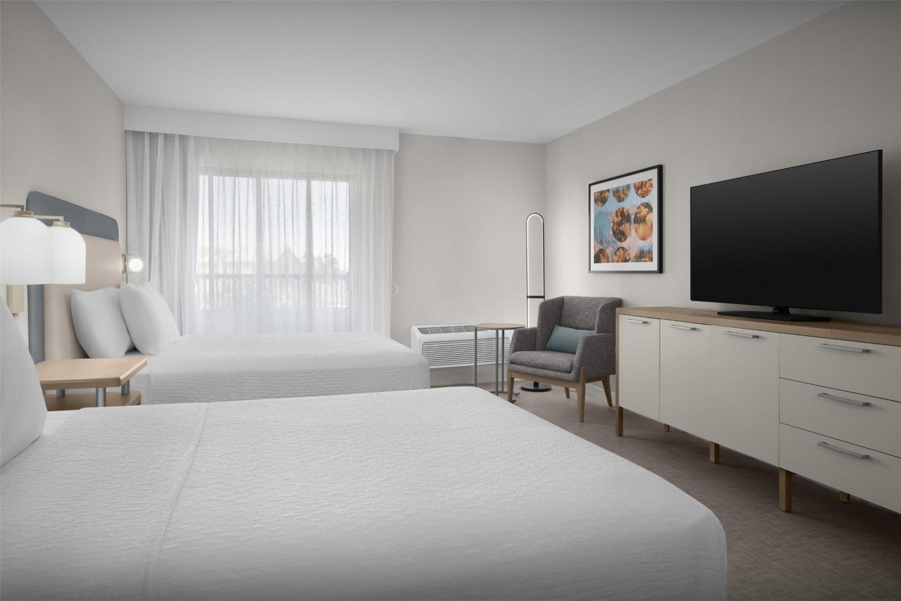 Queen Studio Suite - Mobility/Hearing Accessible  - Photo 1