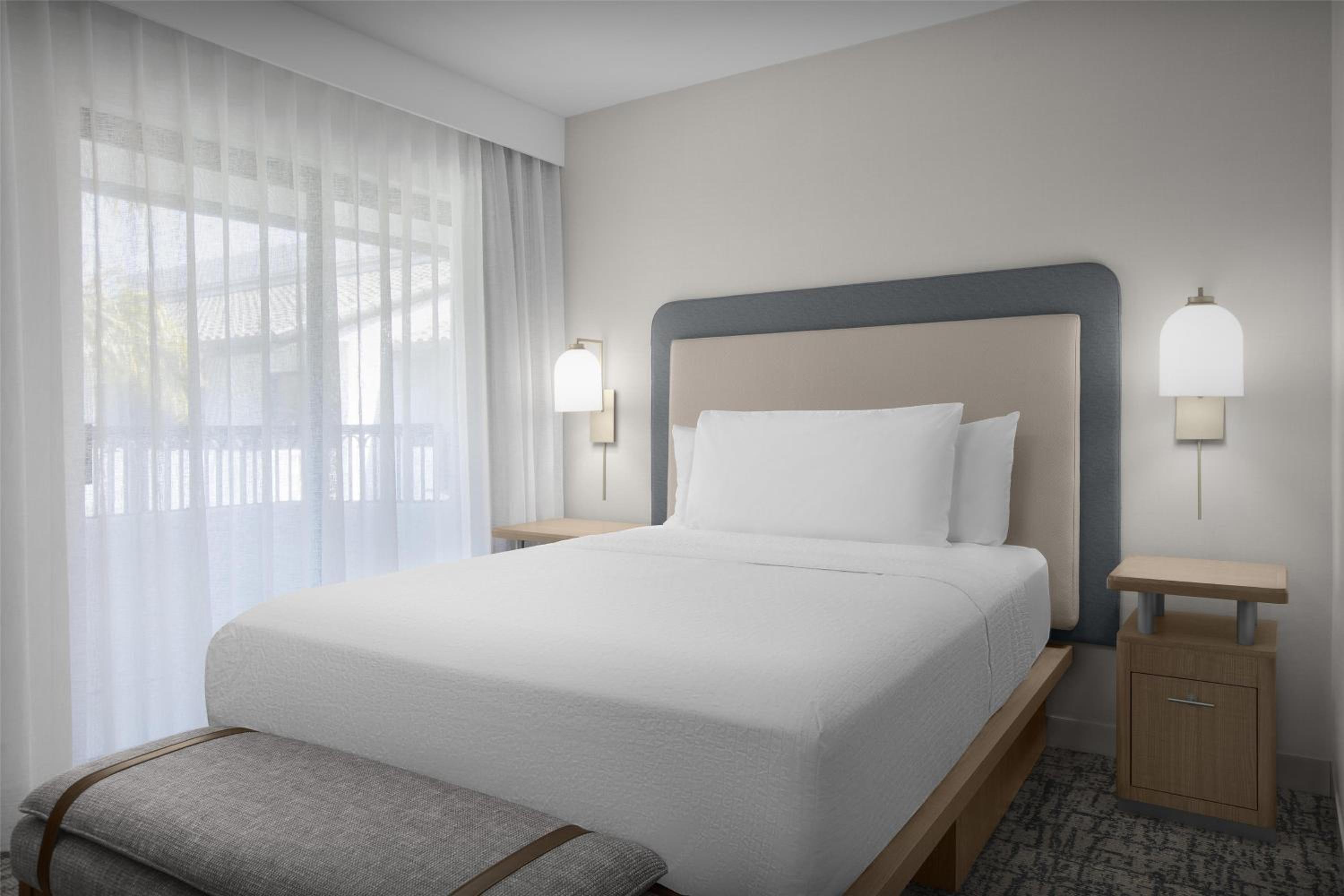 Two-Room Suite with One King Bed and One Queen Bed - Photo 2