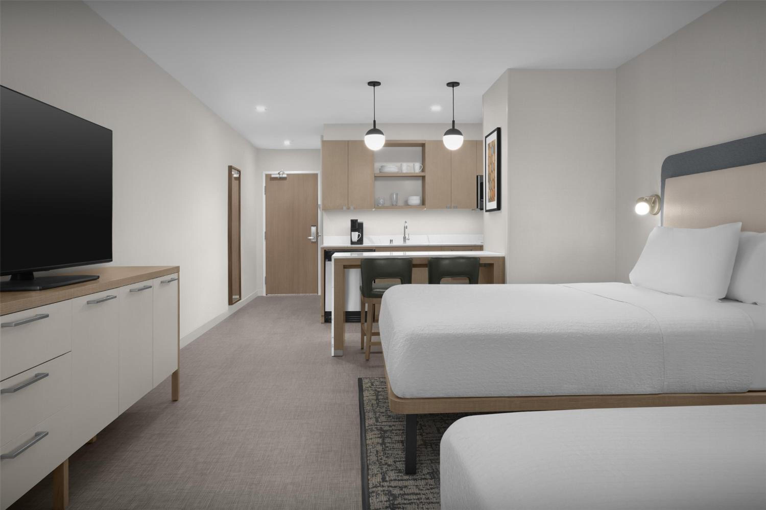 Studio Suite with Two Queen Beds - Lounge Access - Photo 2