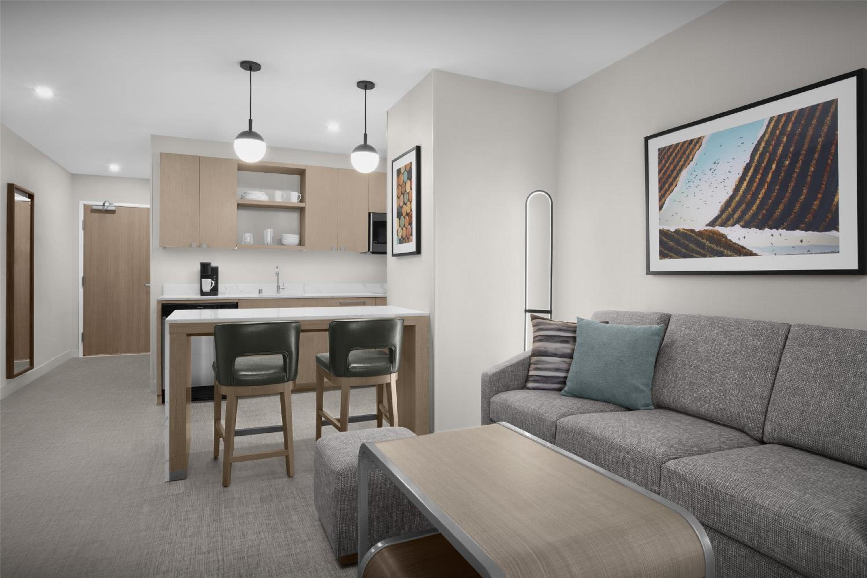 Two-Room Suite with One King Bed and One Queen Bed - Photo 3