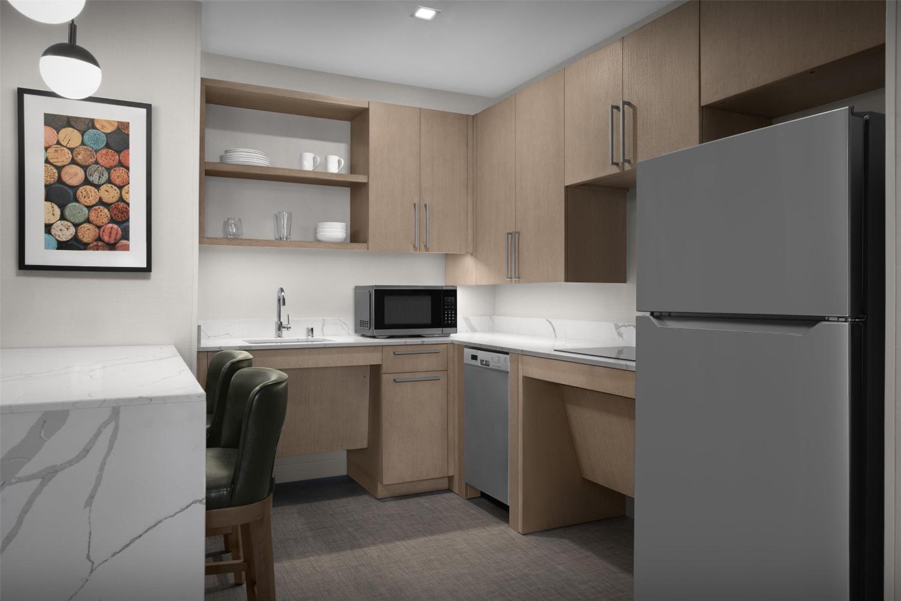 King Efficiency Suite with Bath Tub - Mobility and Hearing Access - Photo 4