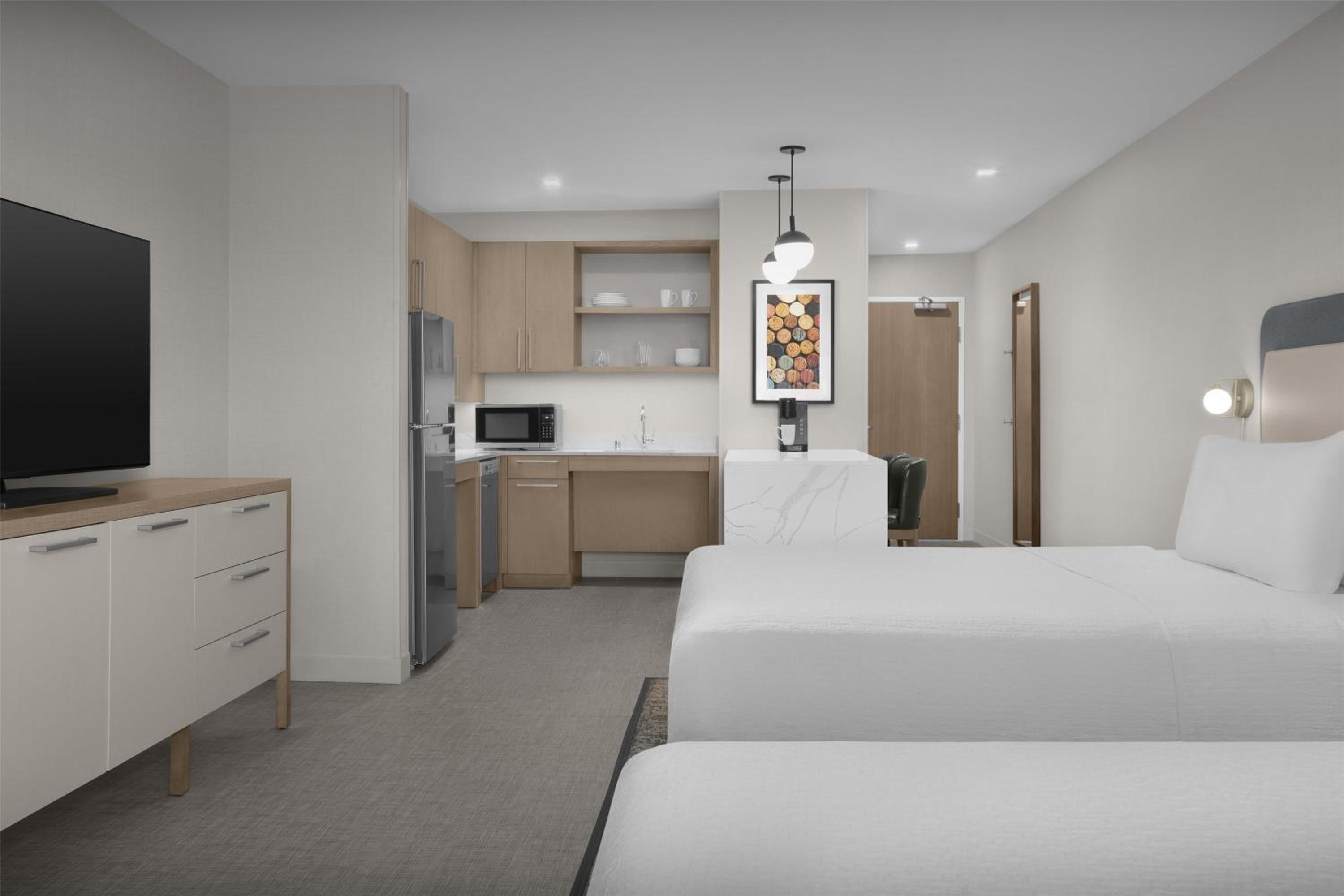 Queen Studio Suite - Mobility/Hearing Accessible  - Photo 3
