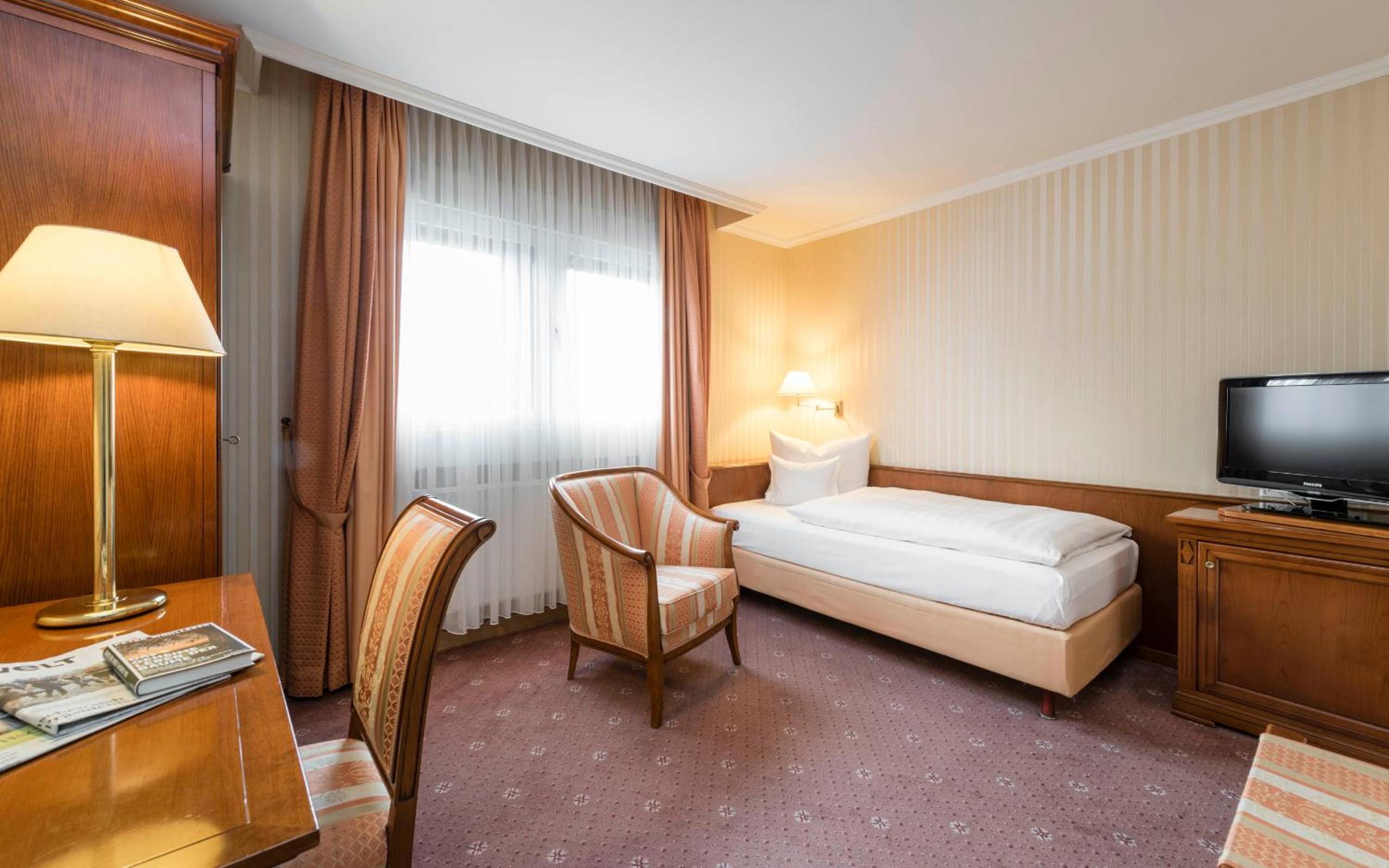 Business Queen Room