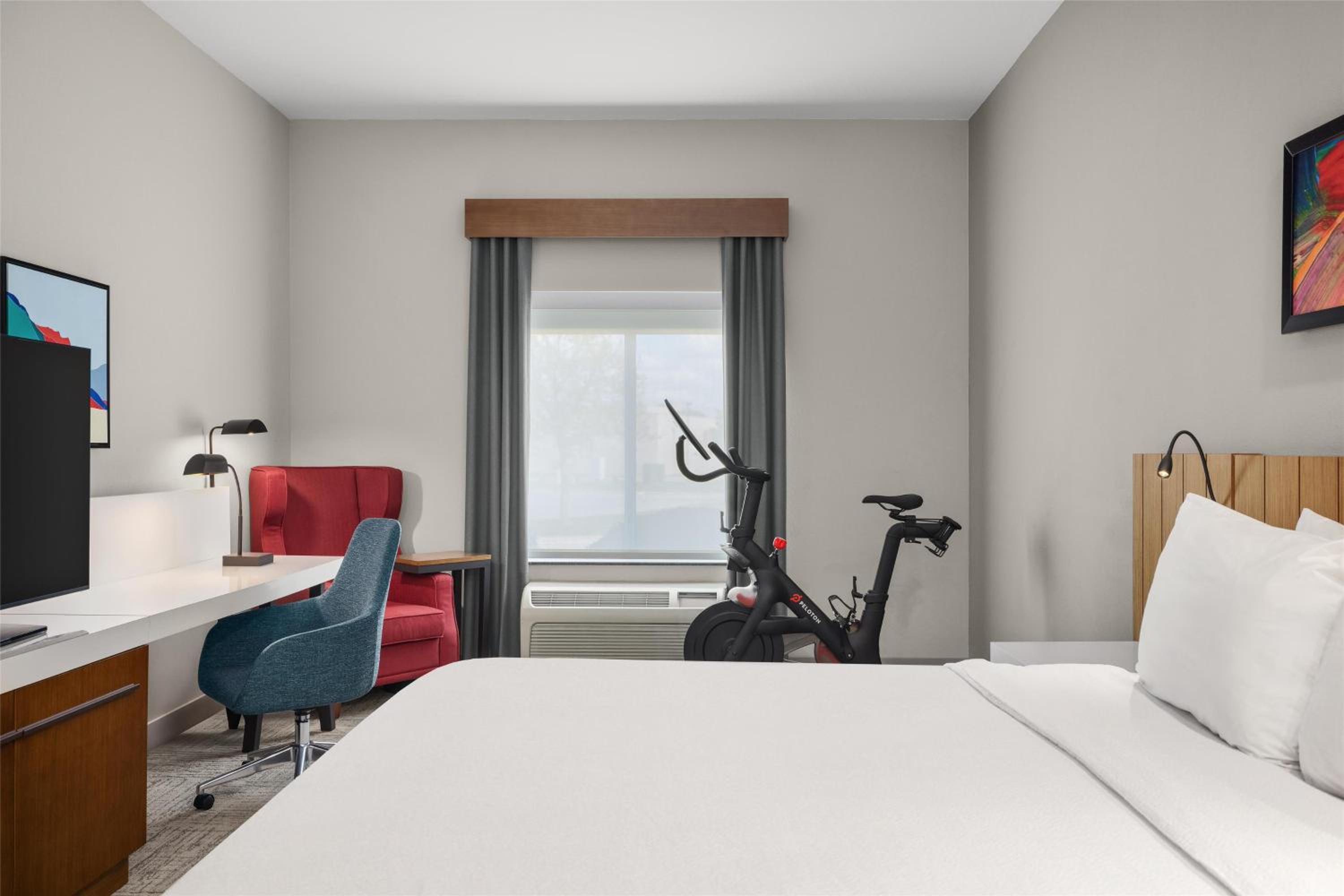 King Room with Peloton Bike - Photo 3