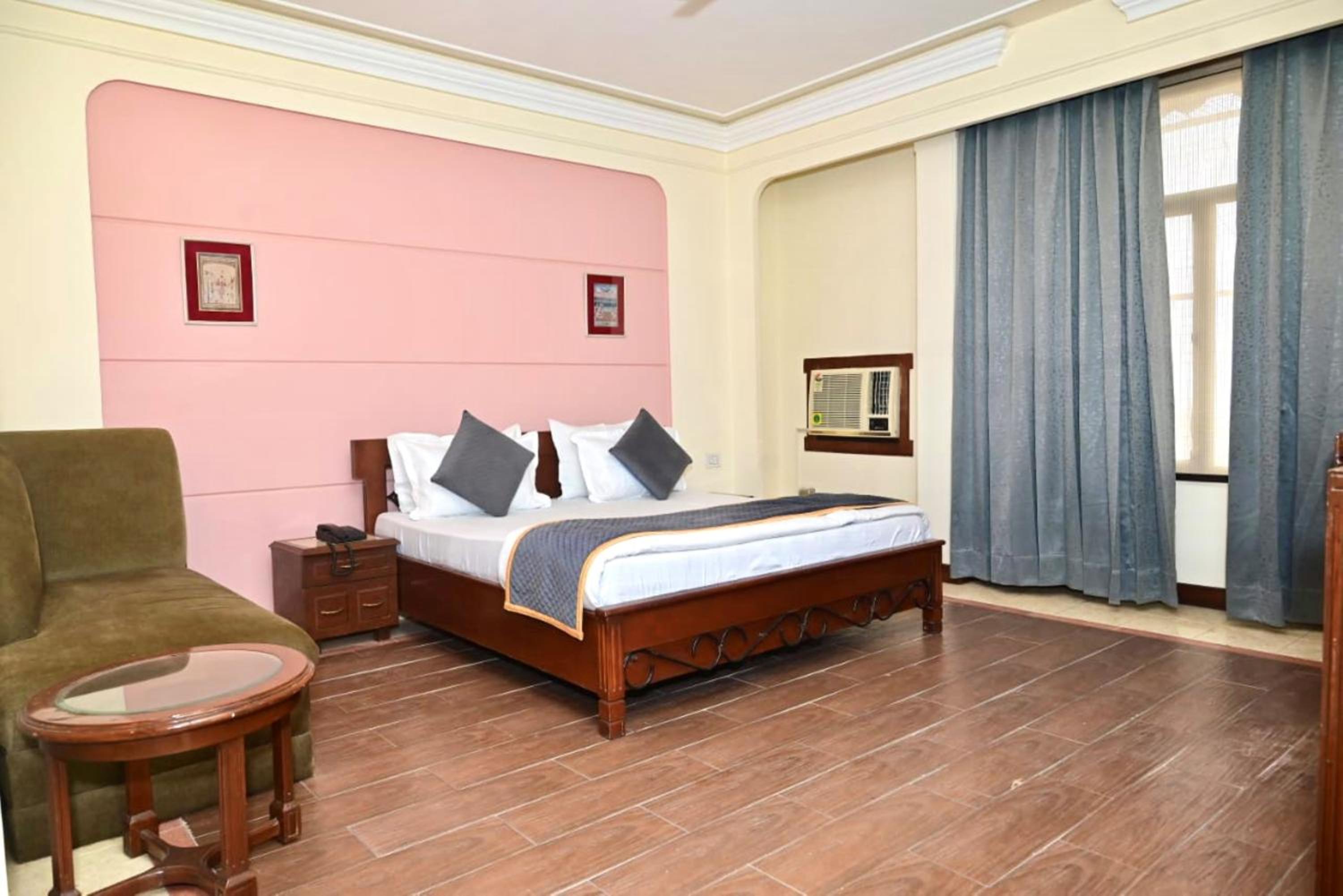 Deluxe Double Room with Bath photo 1