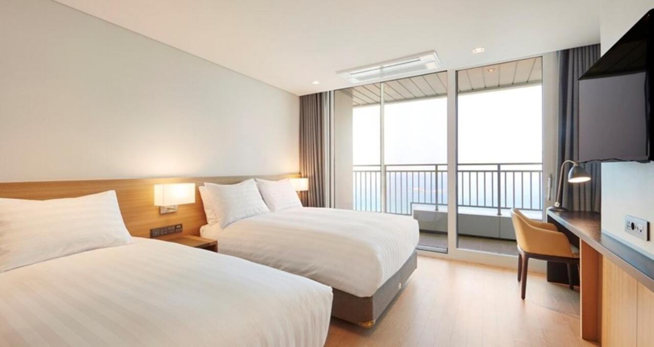 [Special Offer] Deluxe Twin Room with Pine Tree or Lake View (2~3F, No Pool access &amp; Jacuzzi, Base PAX 2, Additional Fee Pay Upon Check-in