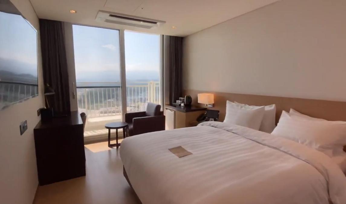 [Special Offer] Deluxe Double Room with Lake View