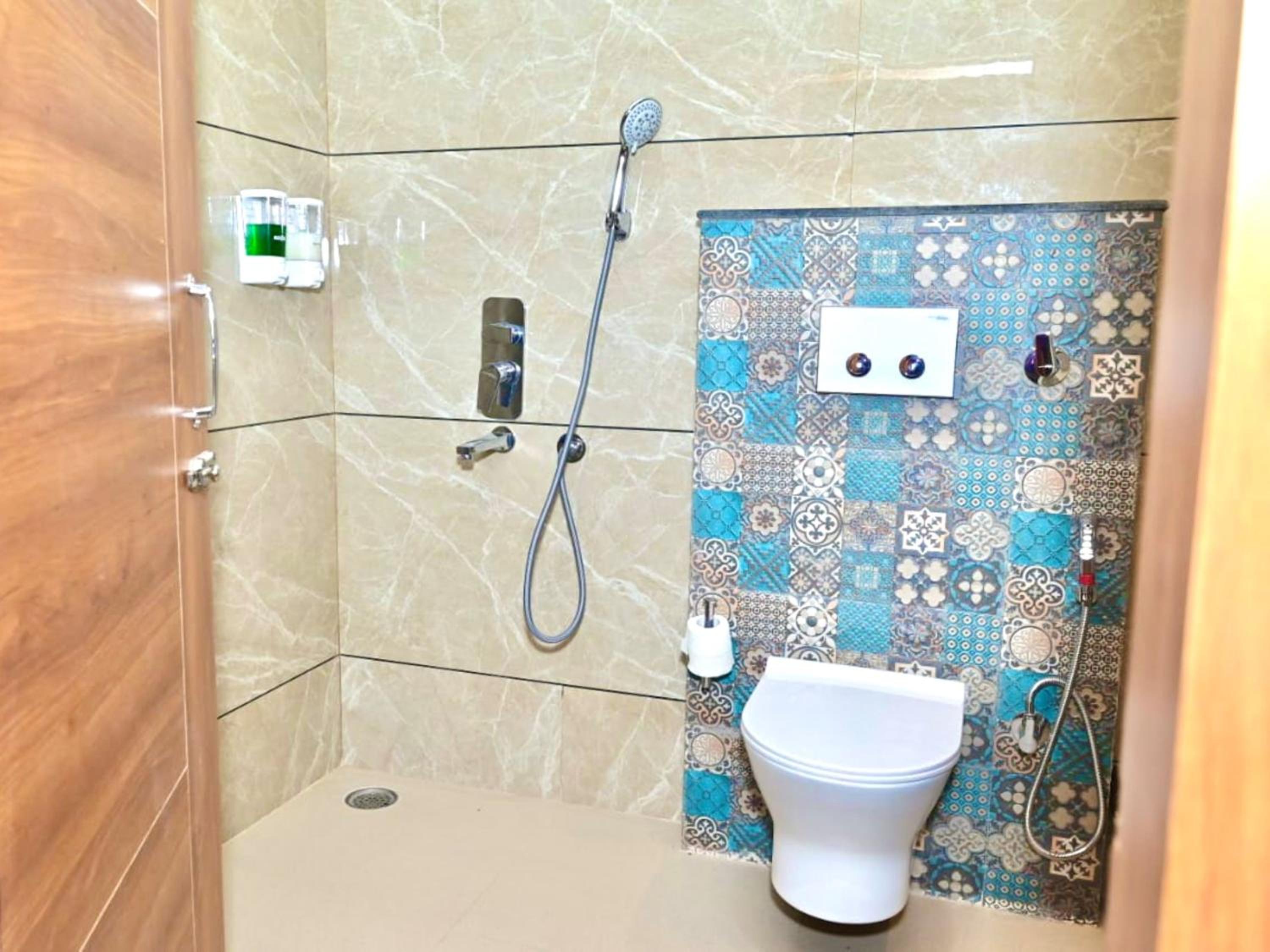 Deluxe Double Room with Shower photo 3