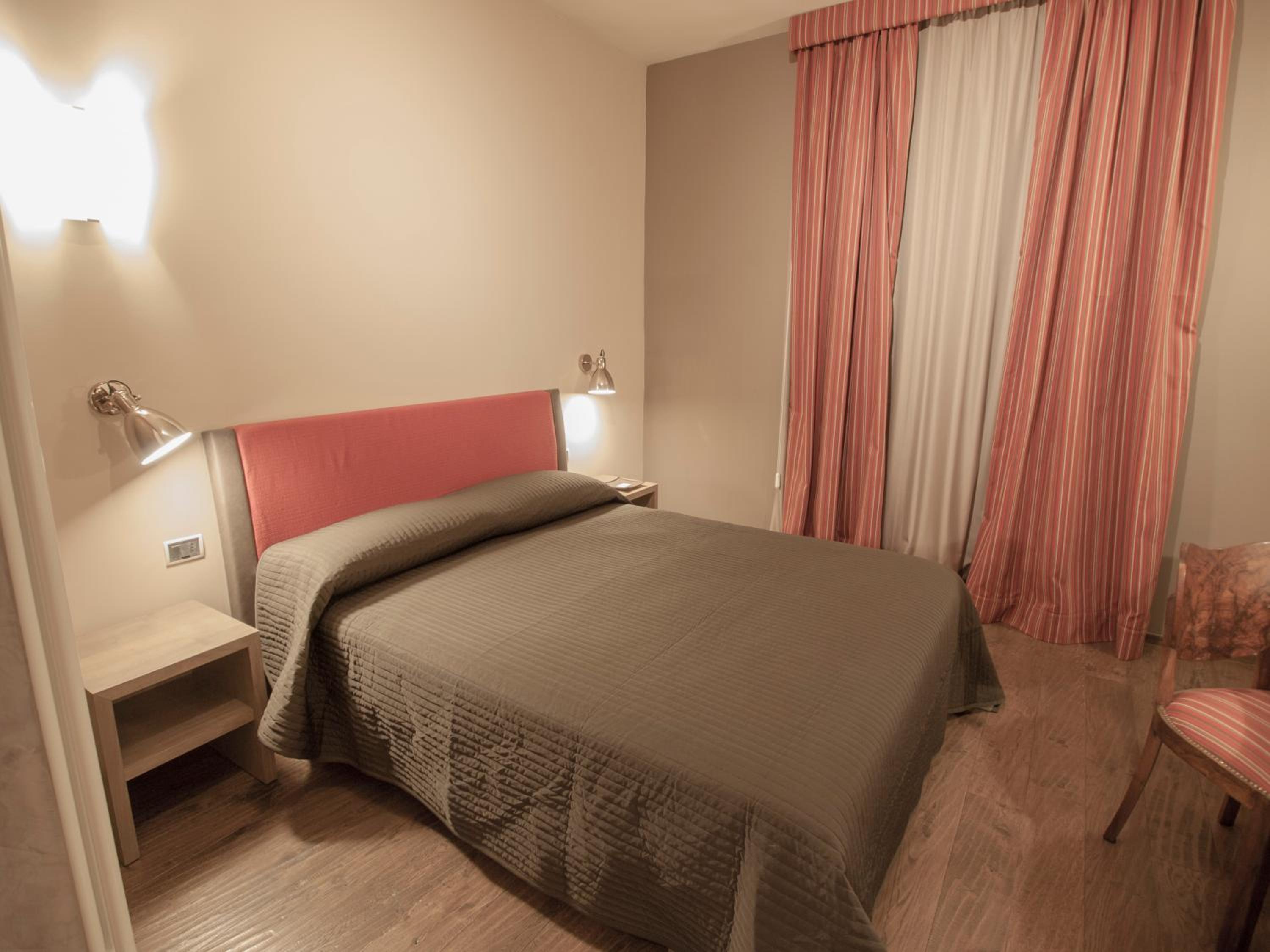 Large Double Room photo 1