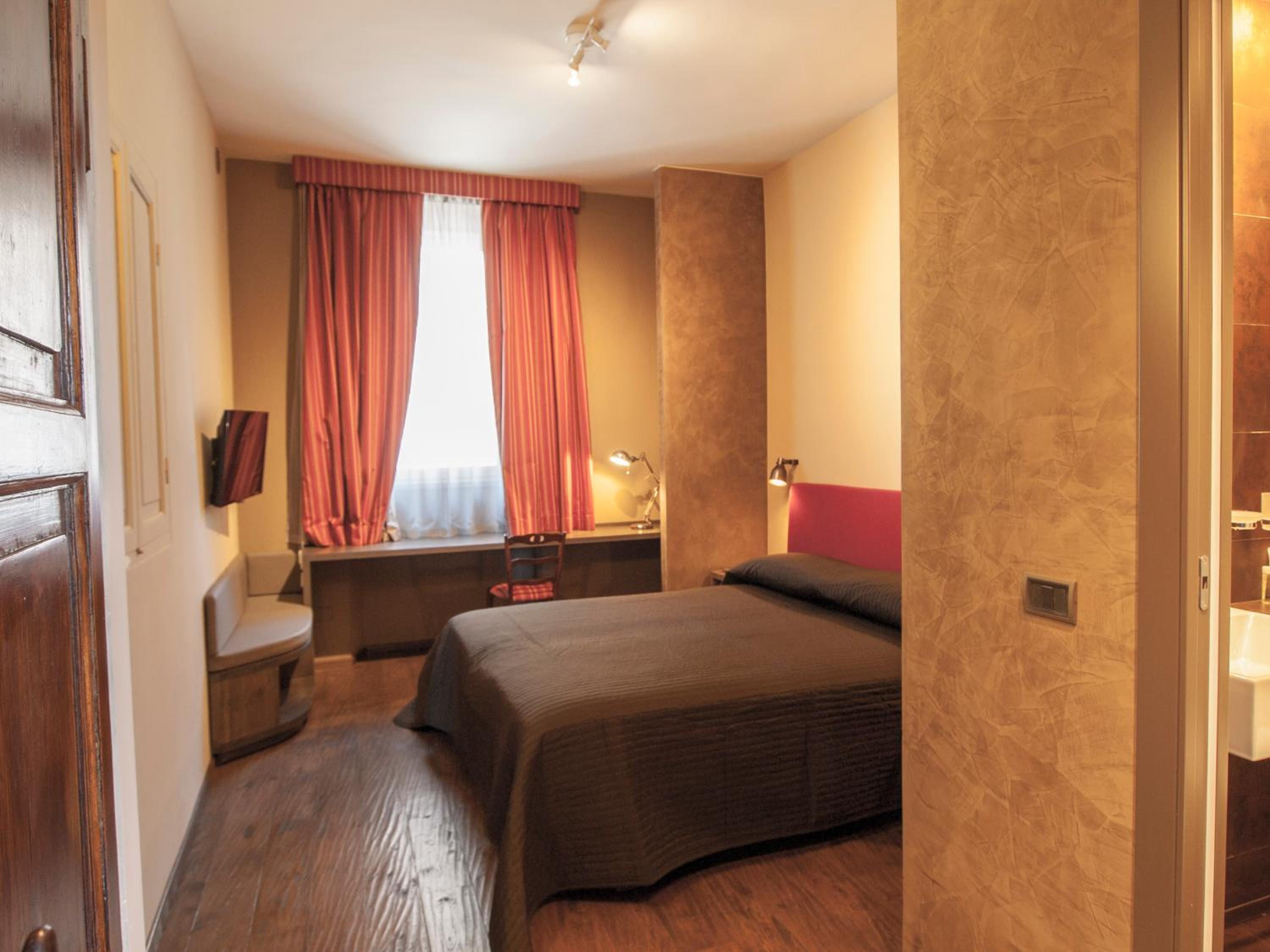 Standard Double or Twin Room photo 1