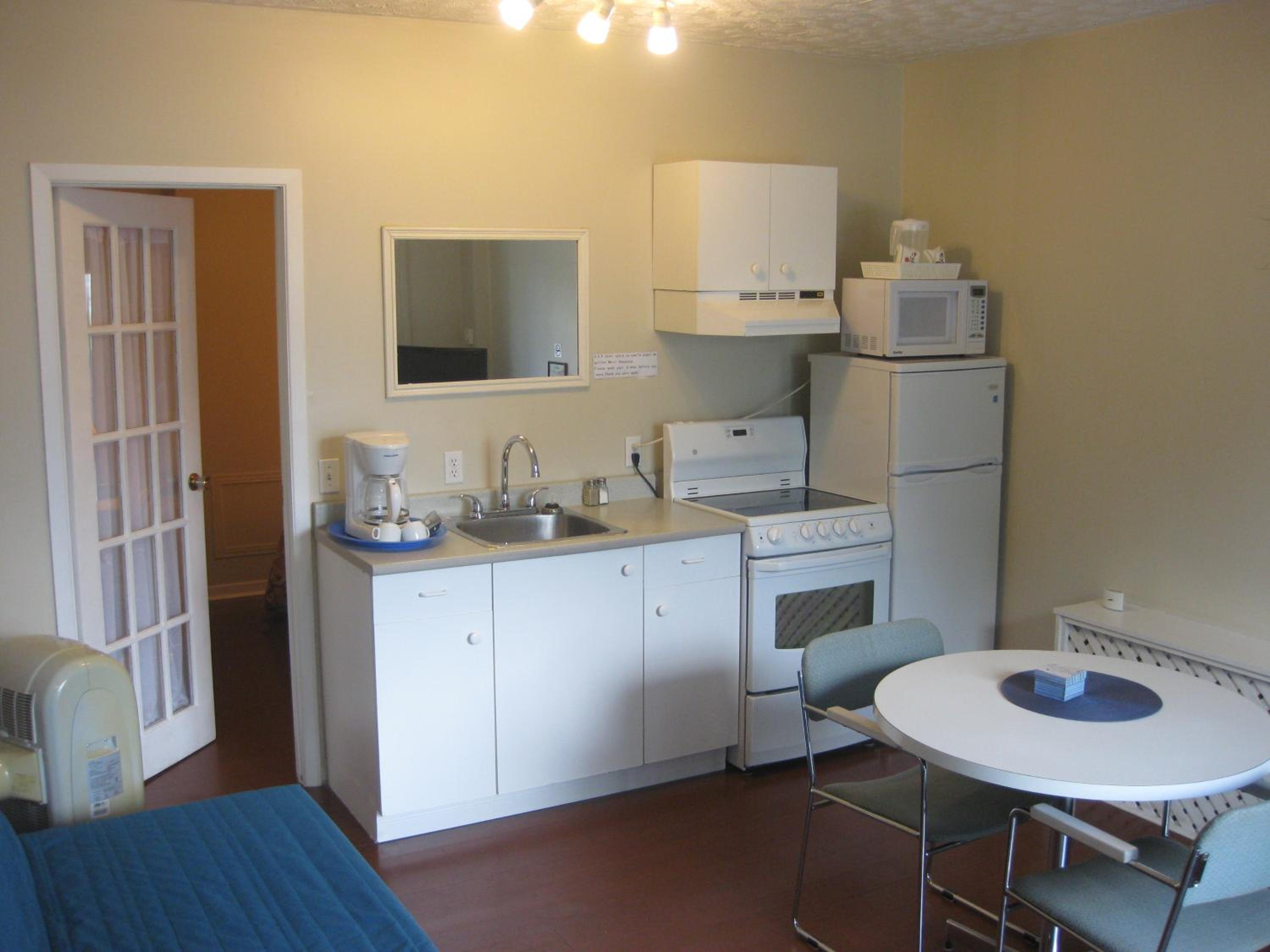 One-Bedroom Suite with Kitchenette 
