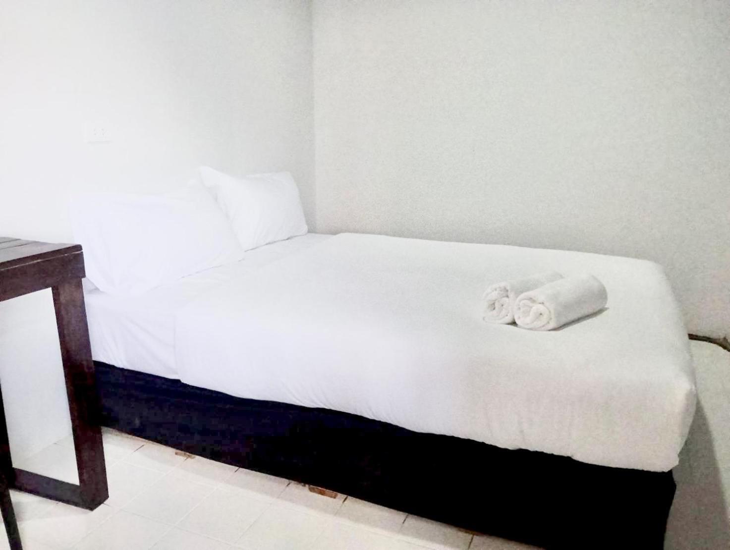 Double Room with Shared Bathroom photo 3