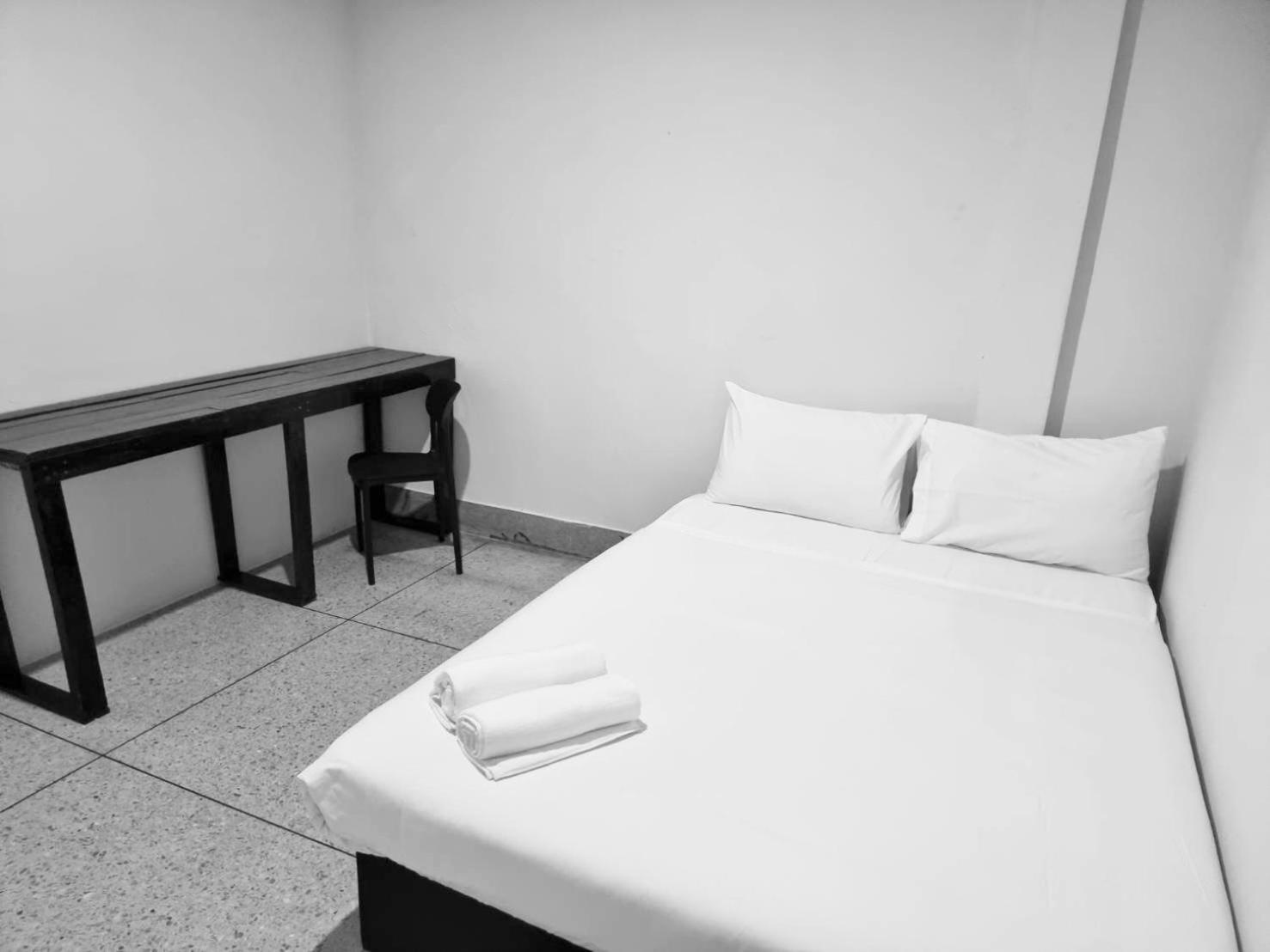 Double Room with Shared Bathroom photo 1