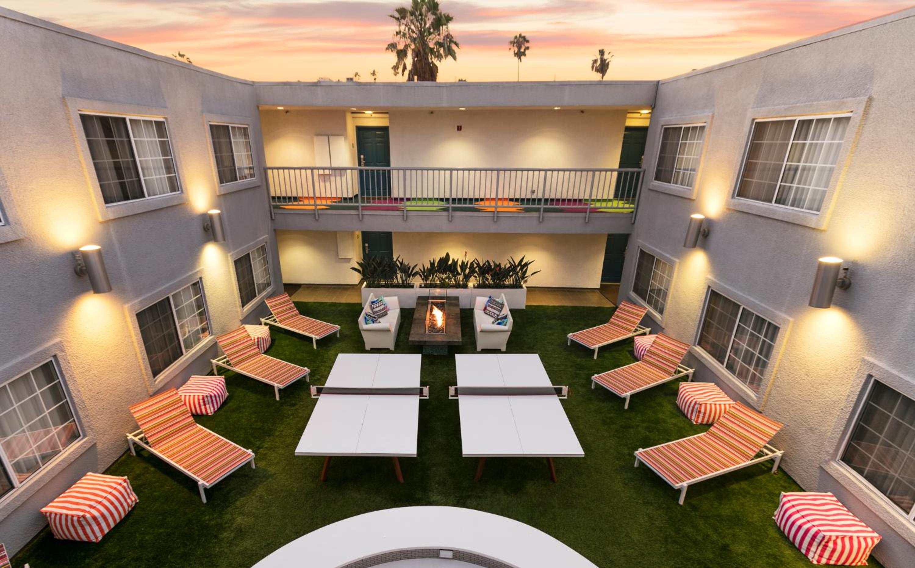 King Suite with Courtyard View thumbnail 6