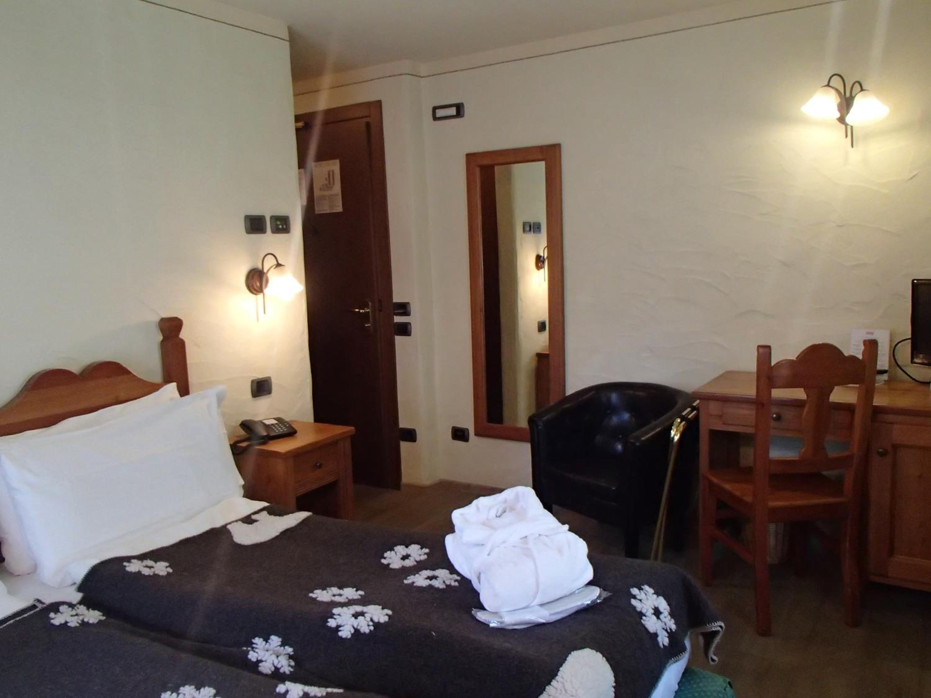 Double Room - Photo 9