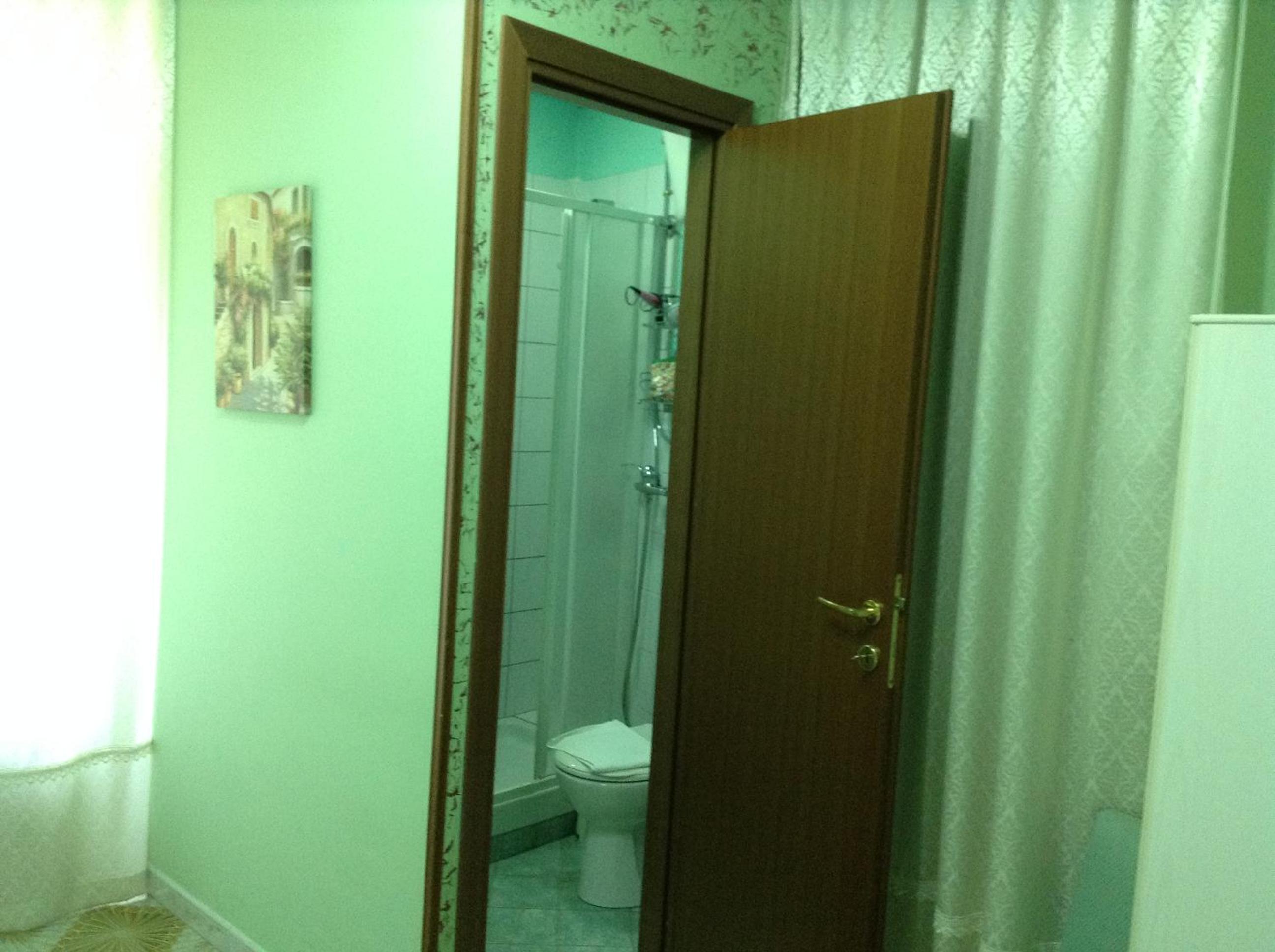 Double or Twin Room - Photo 5
